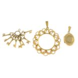 Three items of jewellery, to include a 9ct gold key charm.