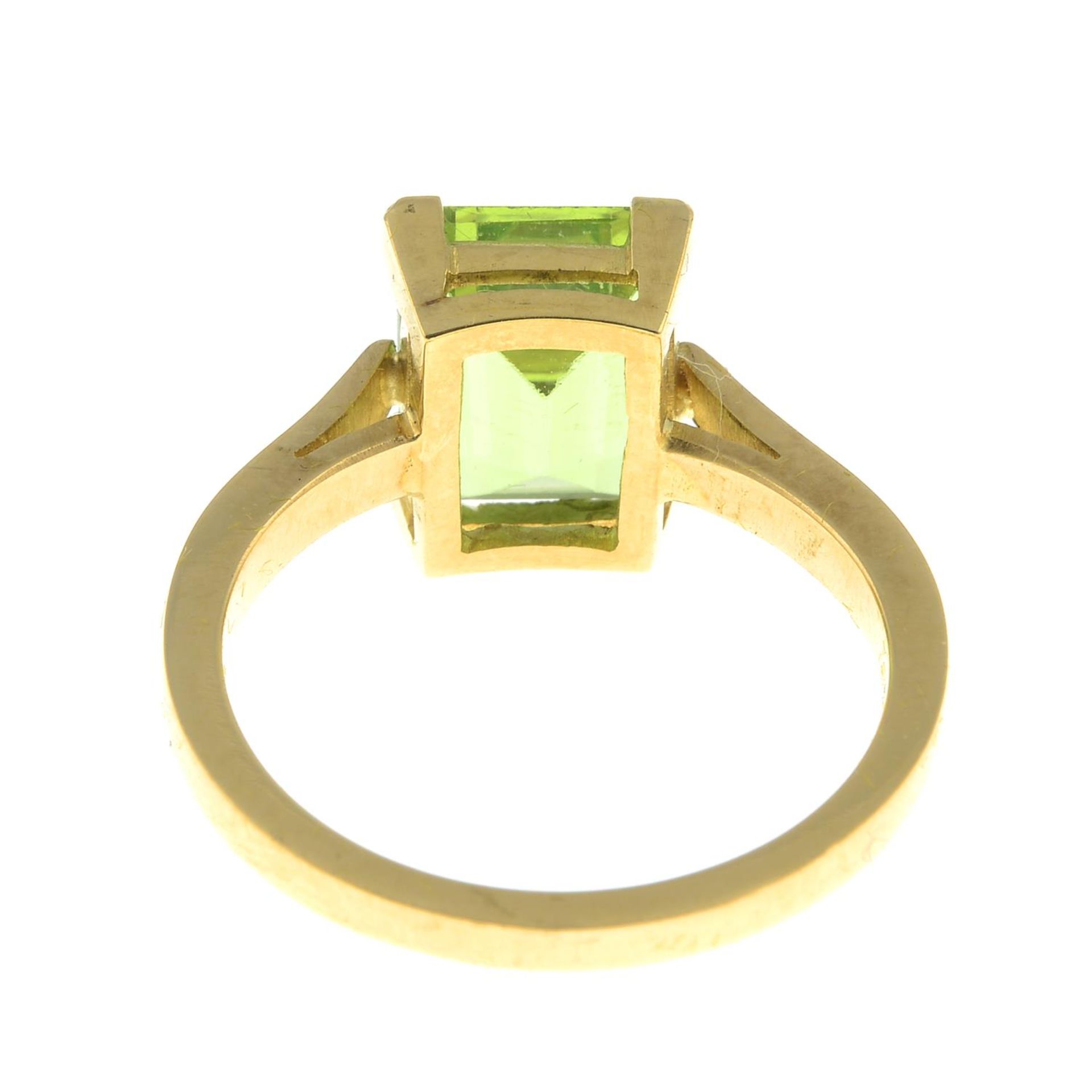 A peridot single-stone ring.Ring size N. - Image 2 of 4