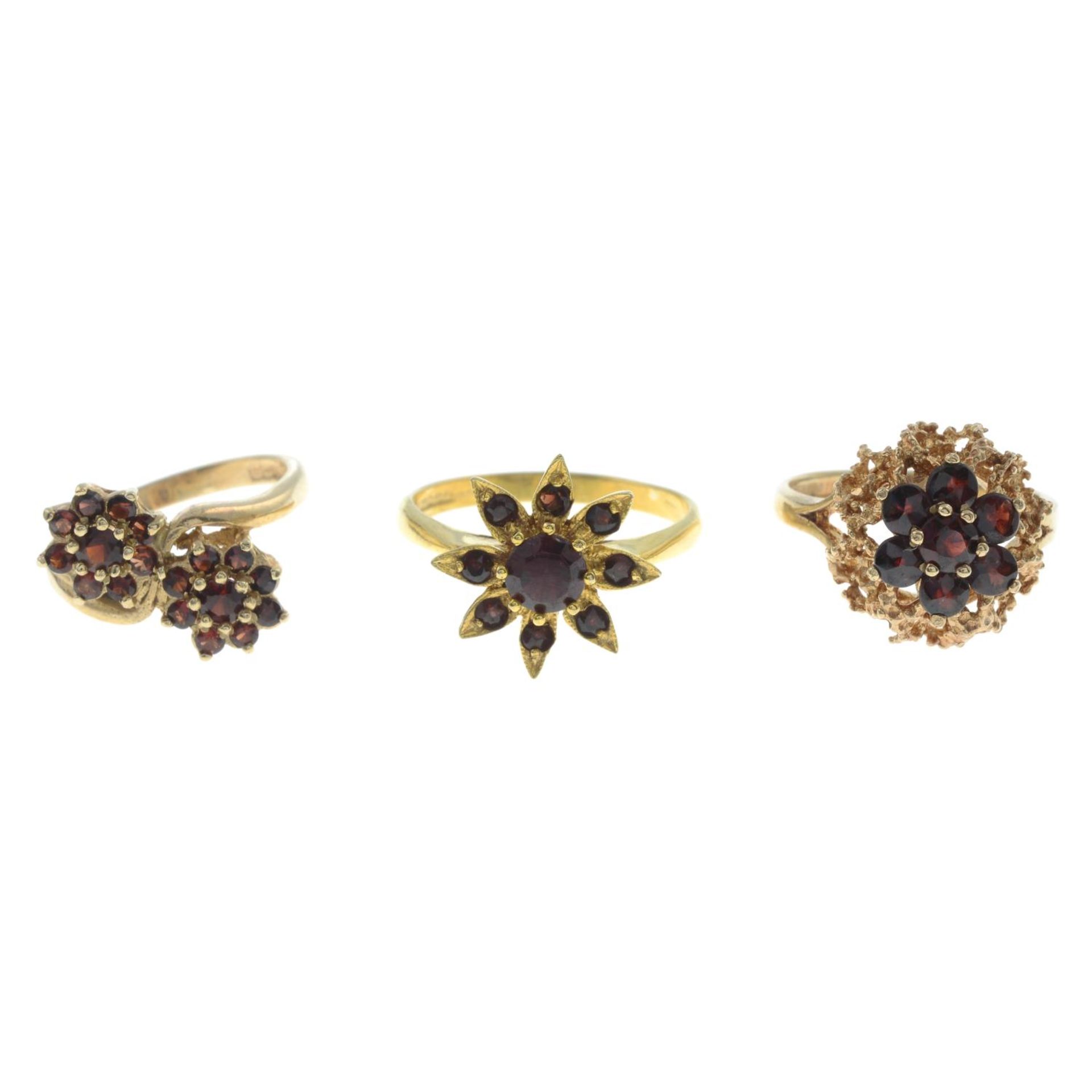 9ct gold garnet cluster ring,