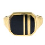 A gentleman's 9ct gold onyx signet ring.Hallmarks for London, 1987.