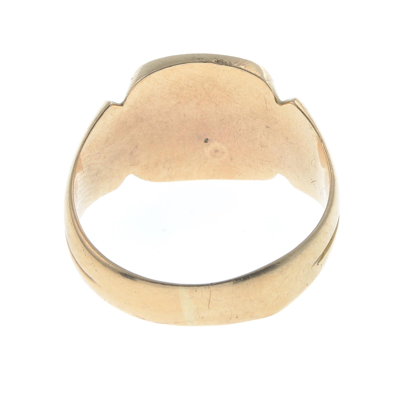 An early 20th century 9ct gold signet ring.Hallmarks for Chester, 1912. - Image 2 of 2