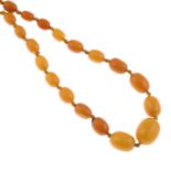 An amber single-strand necklace.Amber measuring 1.8 to 0.8cm.