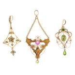 Early 20th century 9ct gold green garnet-topped-doublet and green paste pendant,