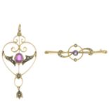 15ct gold amethyst and split pearl brooch, hallmarks for Chester, 1915, length 4.3cms, 1.6gms.