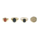 9ct gold bloodstone signet ring, hallmarks for 9ct gold, ring size P1/2, 2gms.