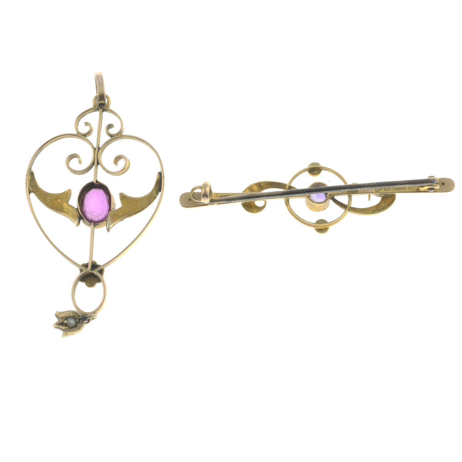 15ct gold amethyst and split pearl brooch, hallmarks for Chester, 1915, length 4.3cms, 1.6gms. - Image 2 of 2