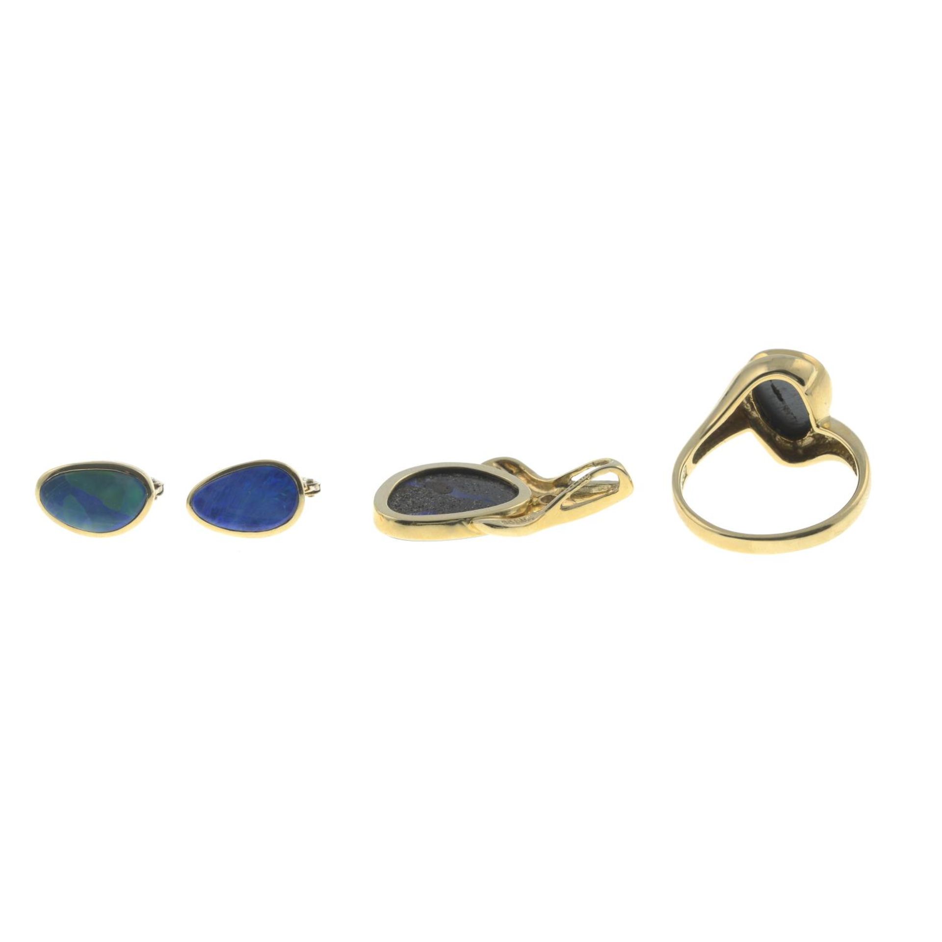 14ct gold opal ring, hallmarks for 14ct gold, ring size N, 3.9gms. - Bild 2 aus 2