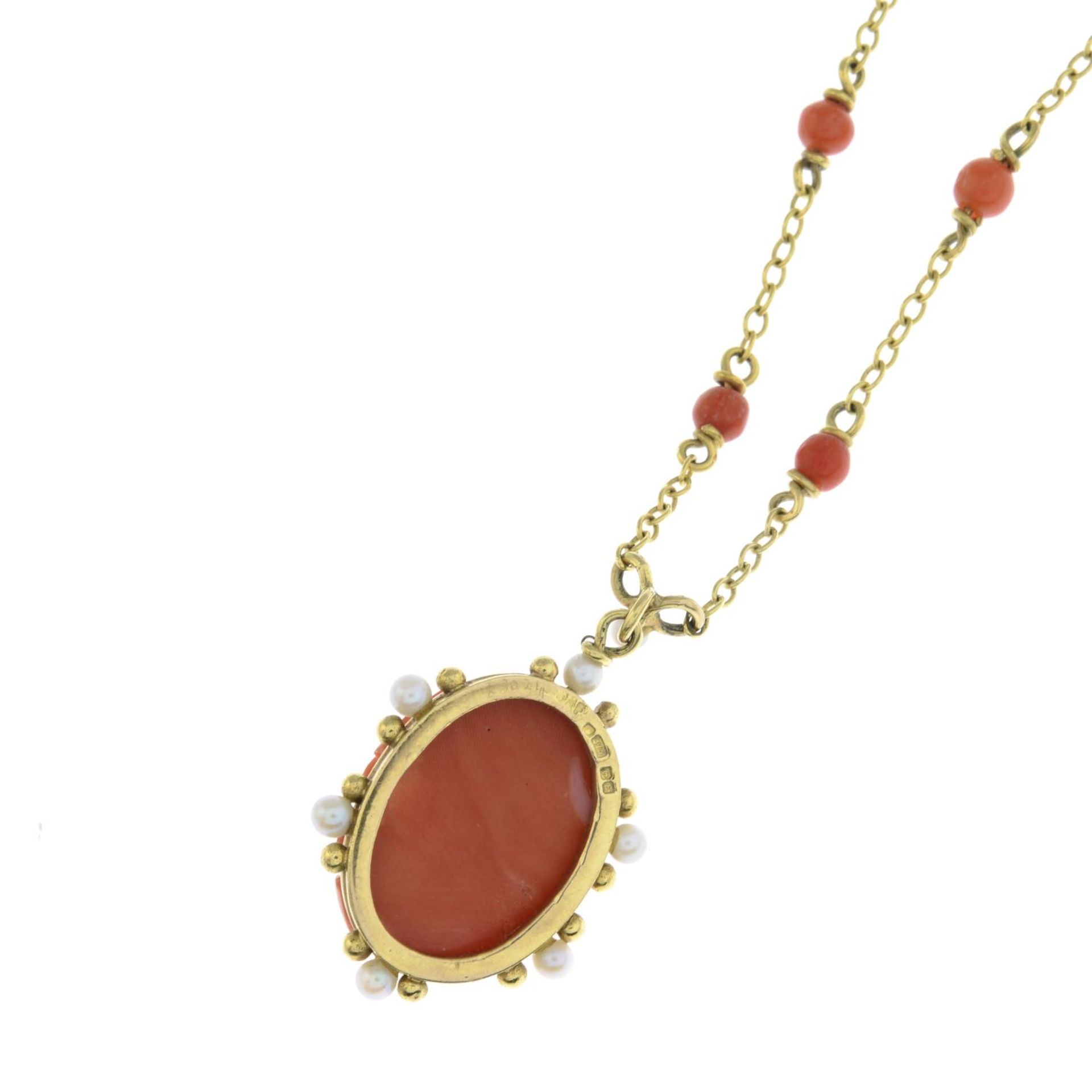 A 1970s 9ct gold coral and seed pearl necklace, by Deakin & Francis. - Bild 3 aus 3