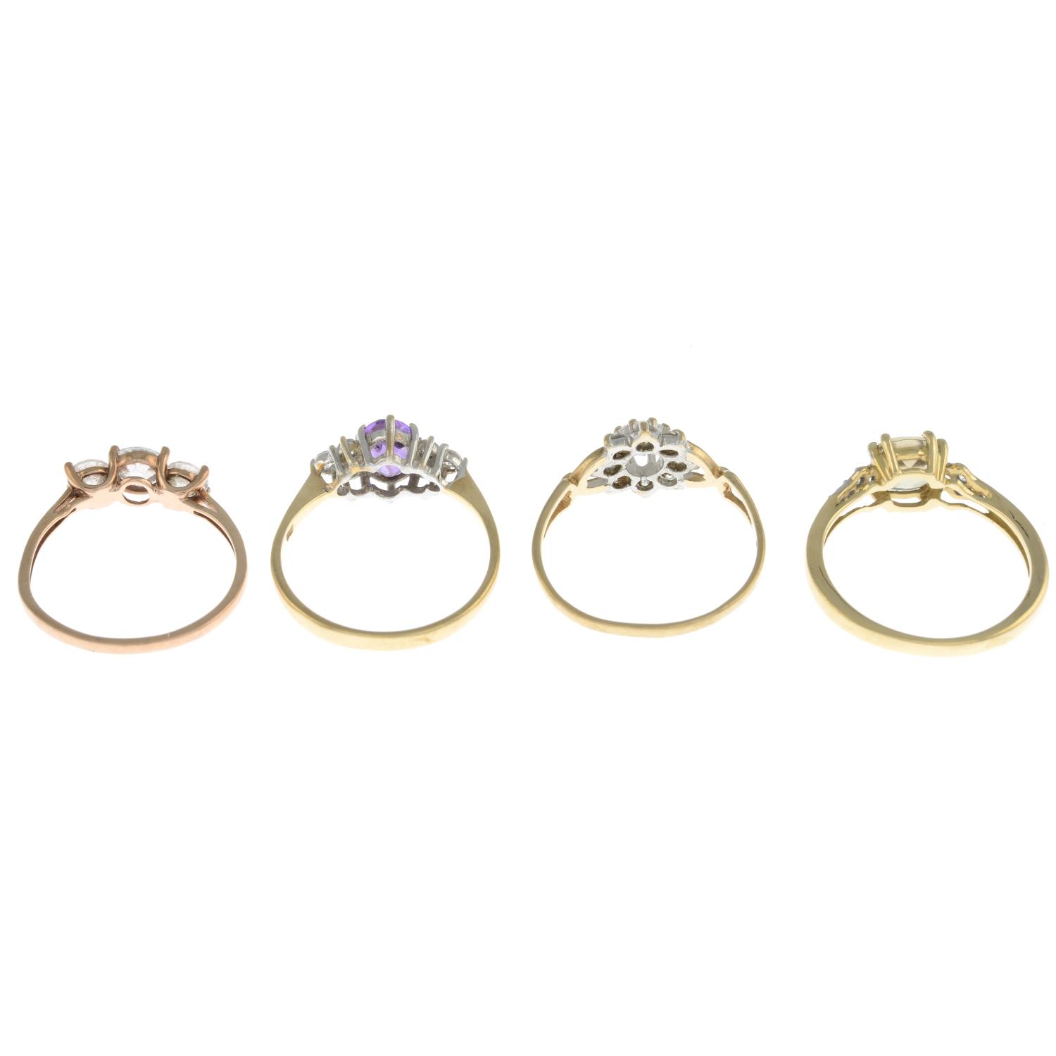 Four 9ct gold gem-set rings, to include a cubic zirconia cluster ring. - Bild 2 aus 3