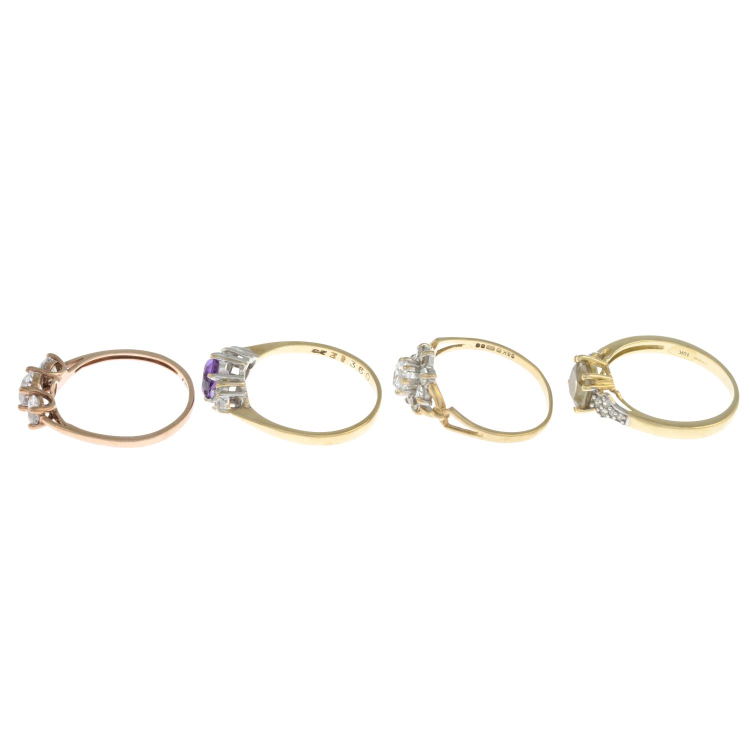 Four 9ct gold gem-set rings, to include a cubic zirconia cluster ring. - Bild 3 aus 3