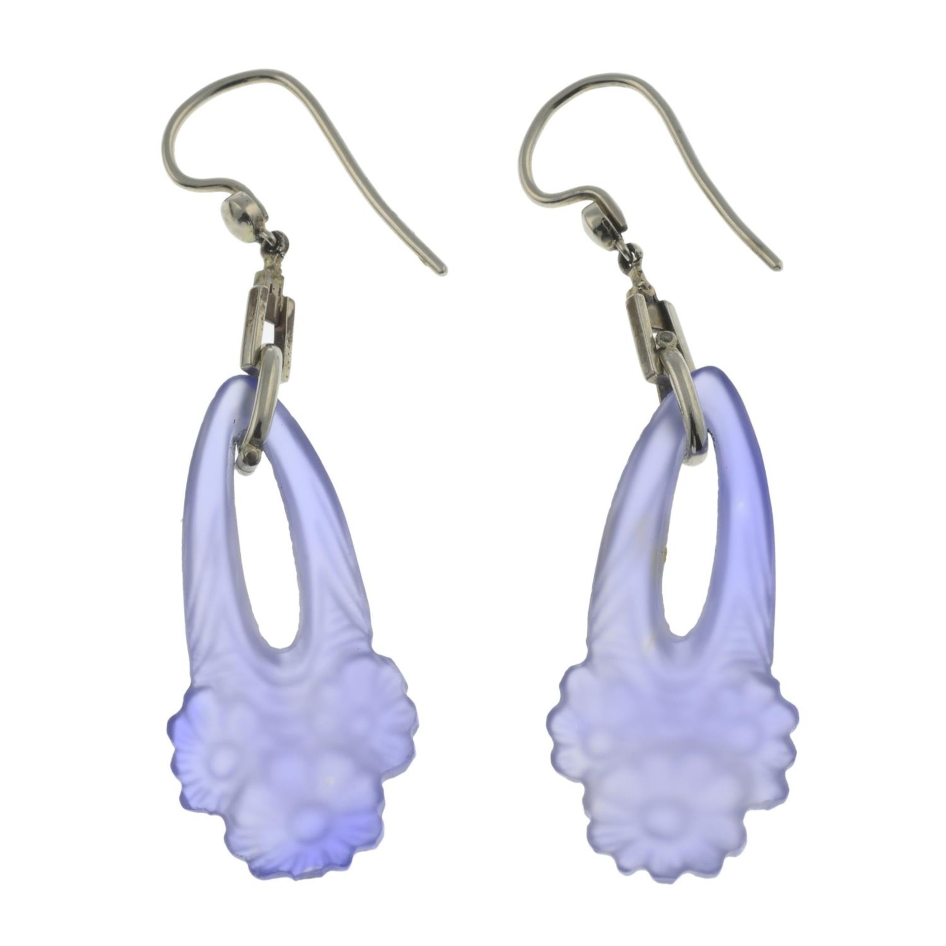 A pair of violet paste drop earrings.Length 5cms. - Bild 2 aus 2