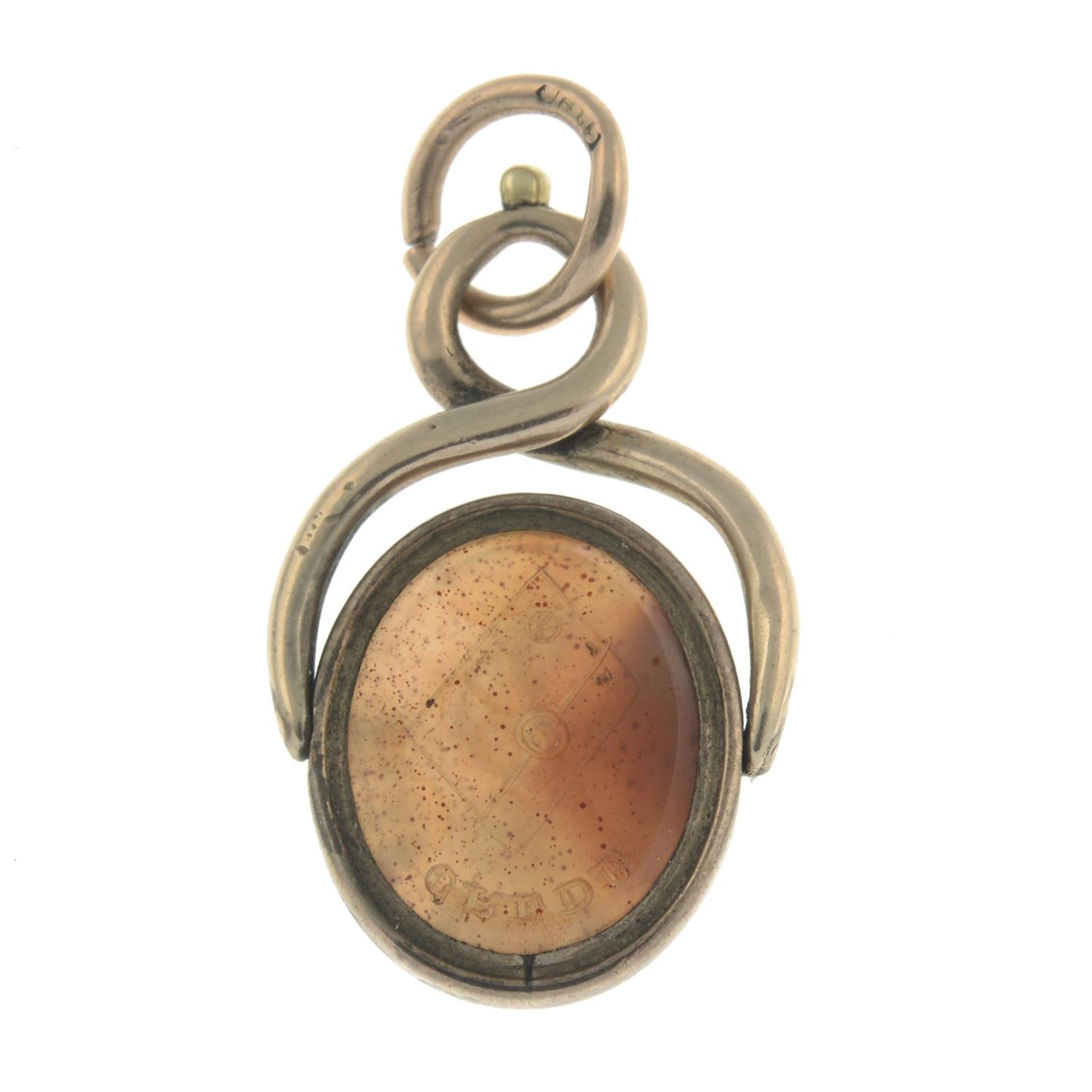 A mid 19th century agate swivel seal fob.Length 3.2cms. - Bild 2 aus 2