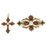 Crucifix cross pendant, length 3.7cms, 0.9gm.