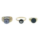 Bloodstone signet ring, stamped 9CT, ring size F, 3.5gms.