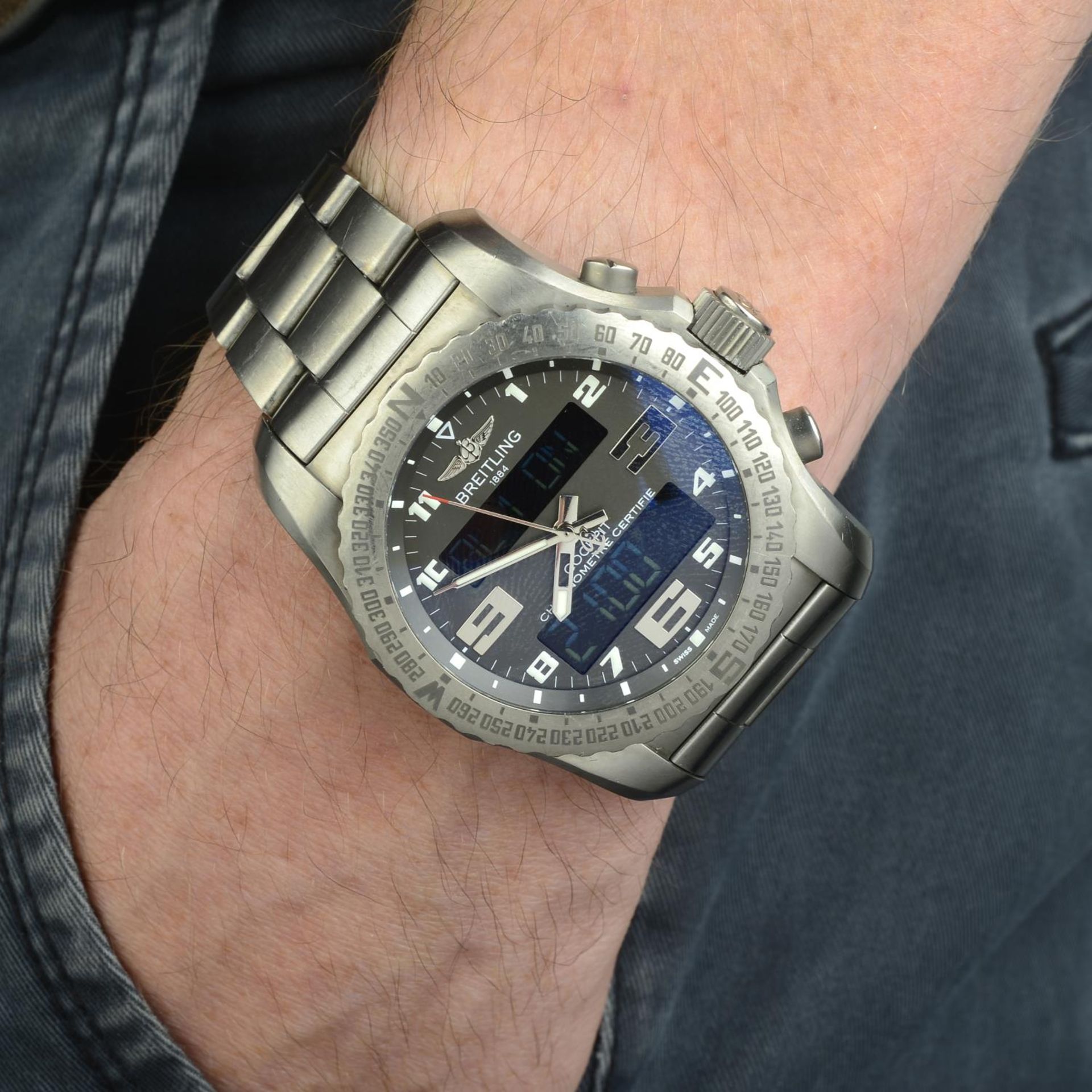 BREITLING - a gentleman's Cockpit B50 chronograph bracelet watch. - Bild 3 aus 5