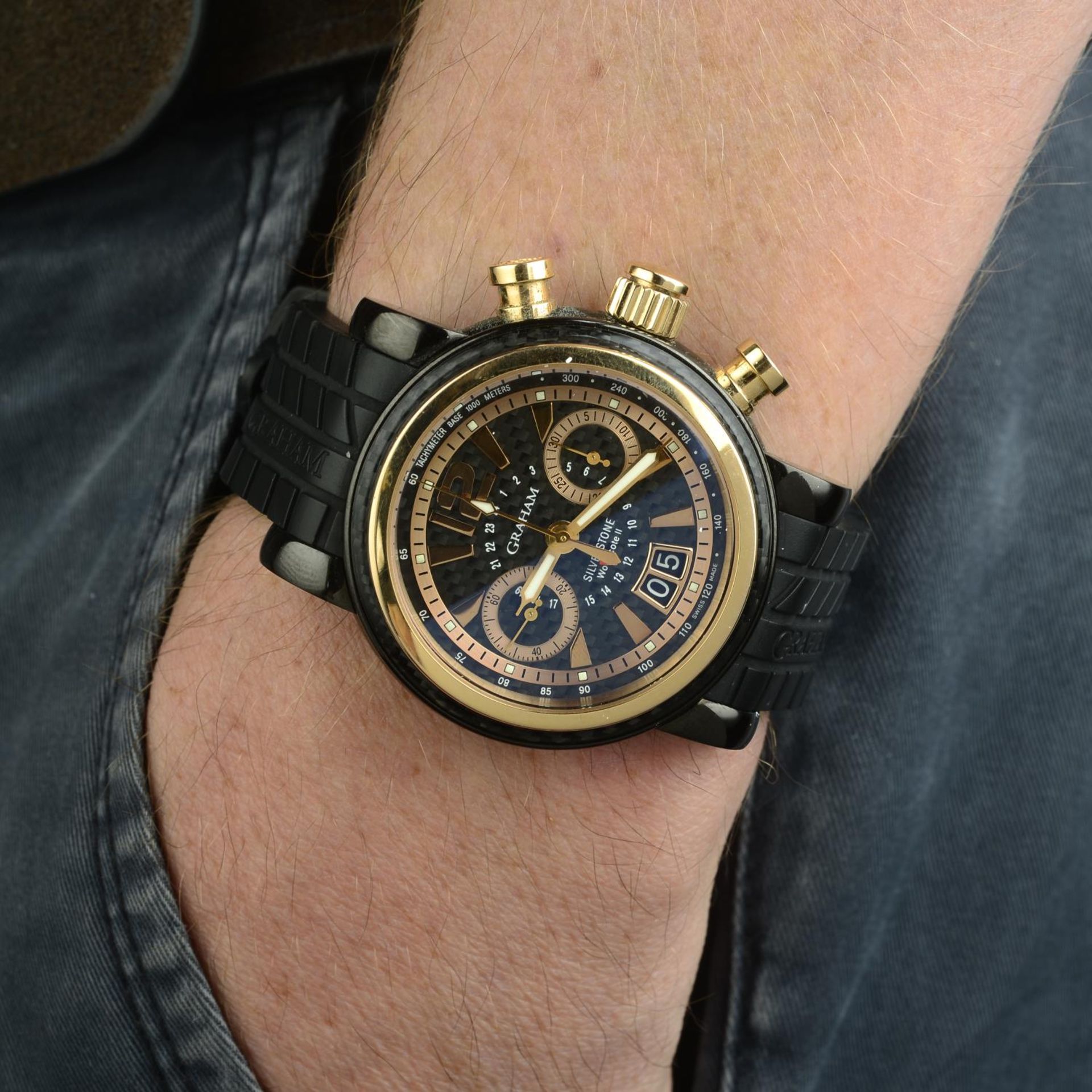 GRAHAM - a limited edition gentleman's Silverstone Woodcote II GMT chronograph wrist watch. - Bild 3 aus 5