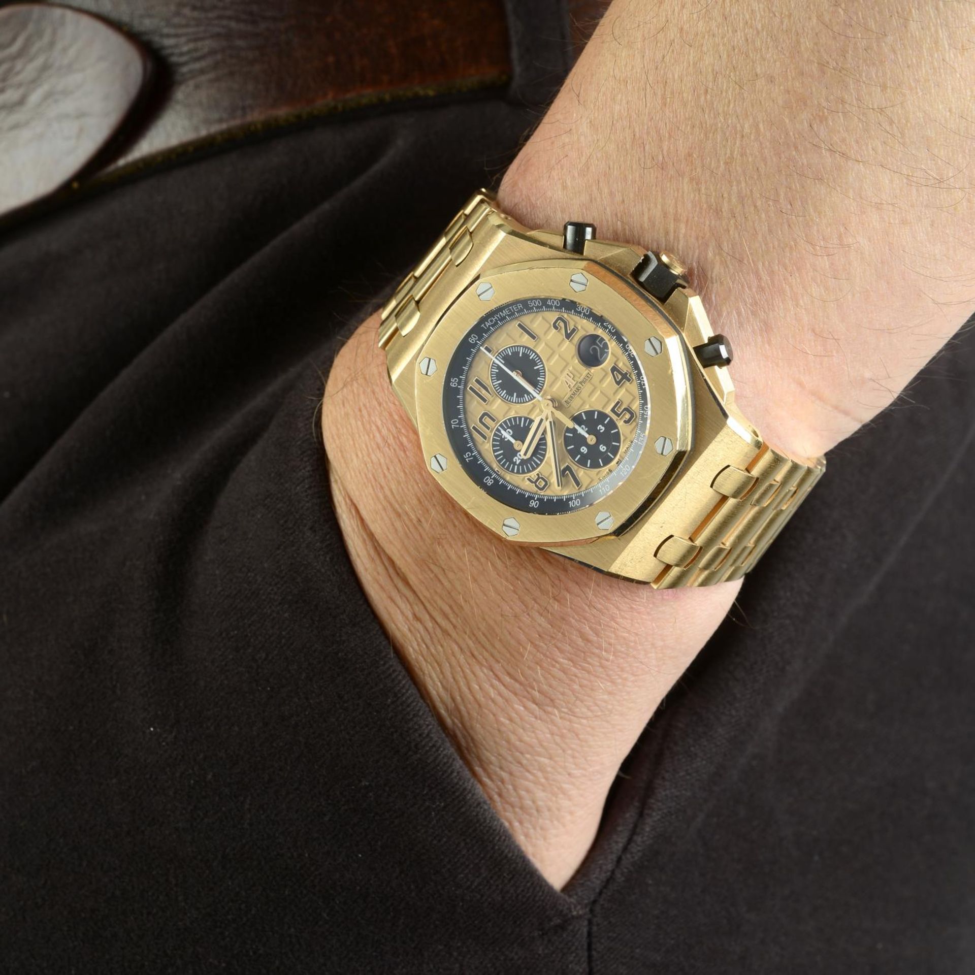 AUDEMARS PIGUET - a gentleman's Royal Oak Offshore chronograph bracelet watch. - Bild 3 aus 4