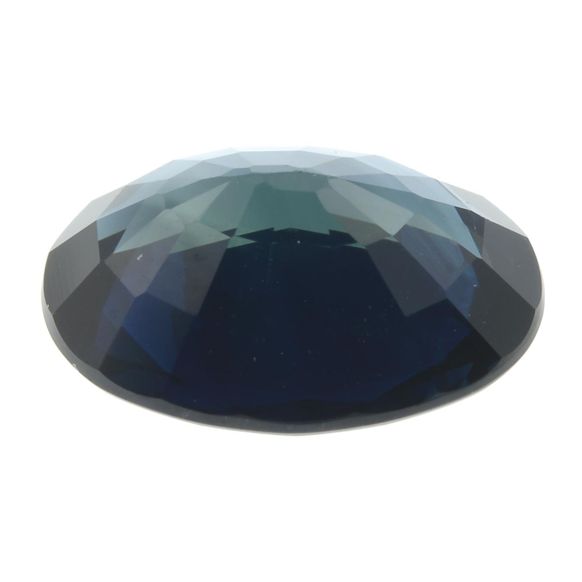 An oval-shape sapphire. - Bild 2 aus 2