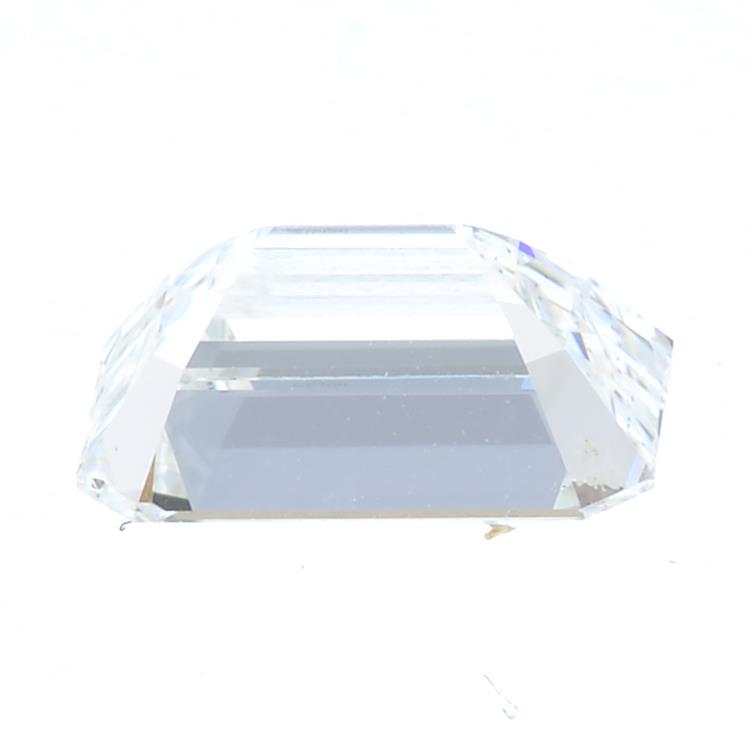 A rectangular-shape diamond. - Image 2 of 3