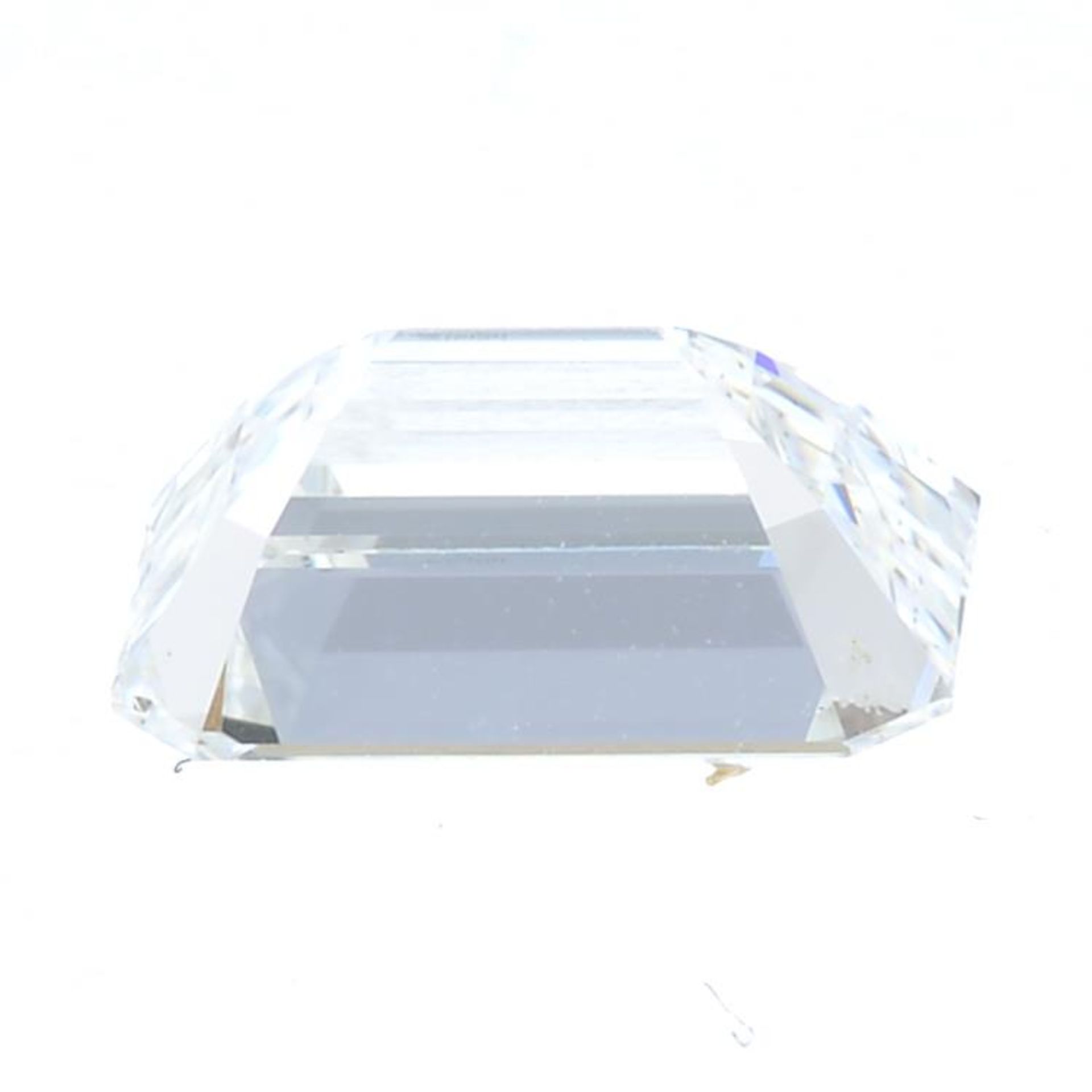 A rectangular-shape diamond. - Bild 2 aus 3