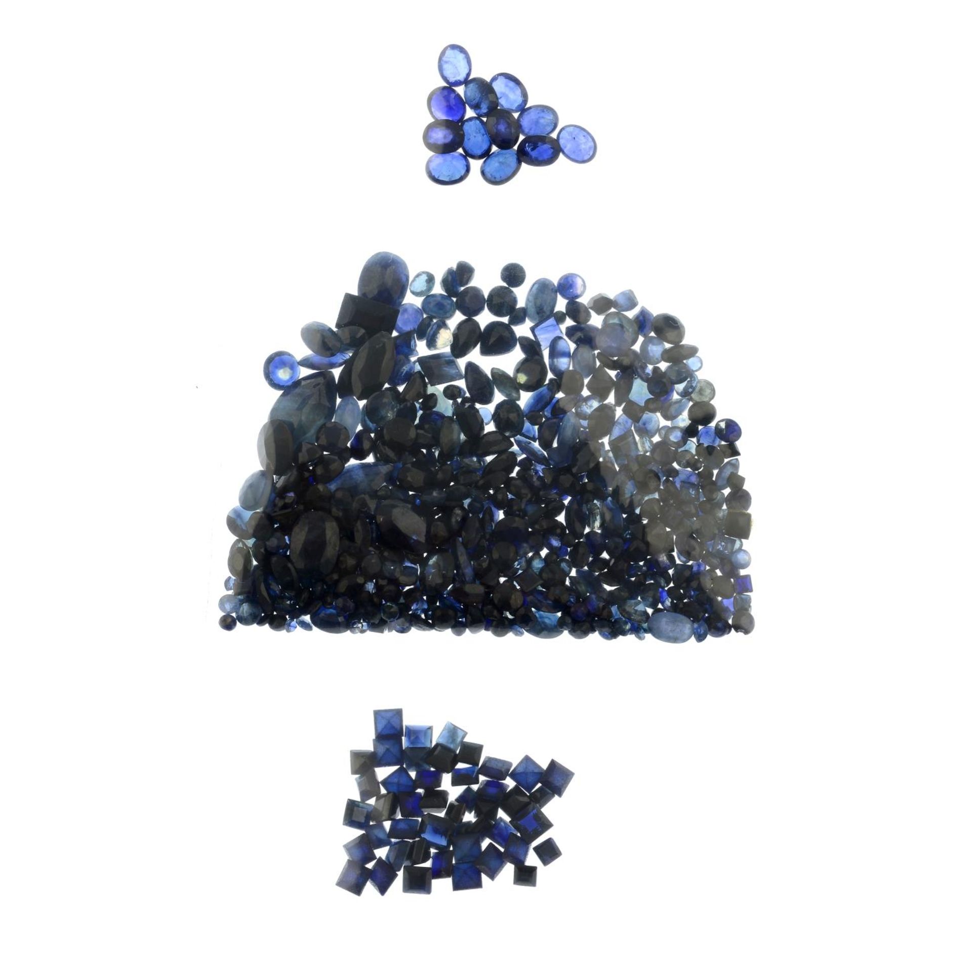 A small selection of vari-shape sapphires Estimated total weight 74.17cts. - Bild 2 aus 2