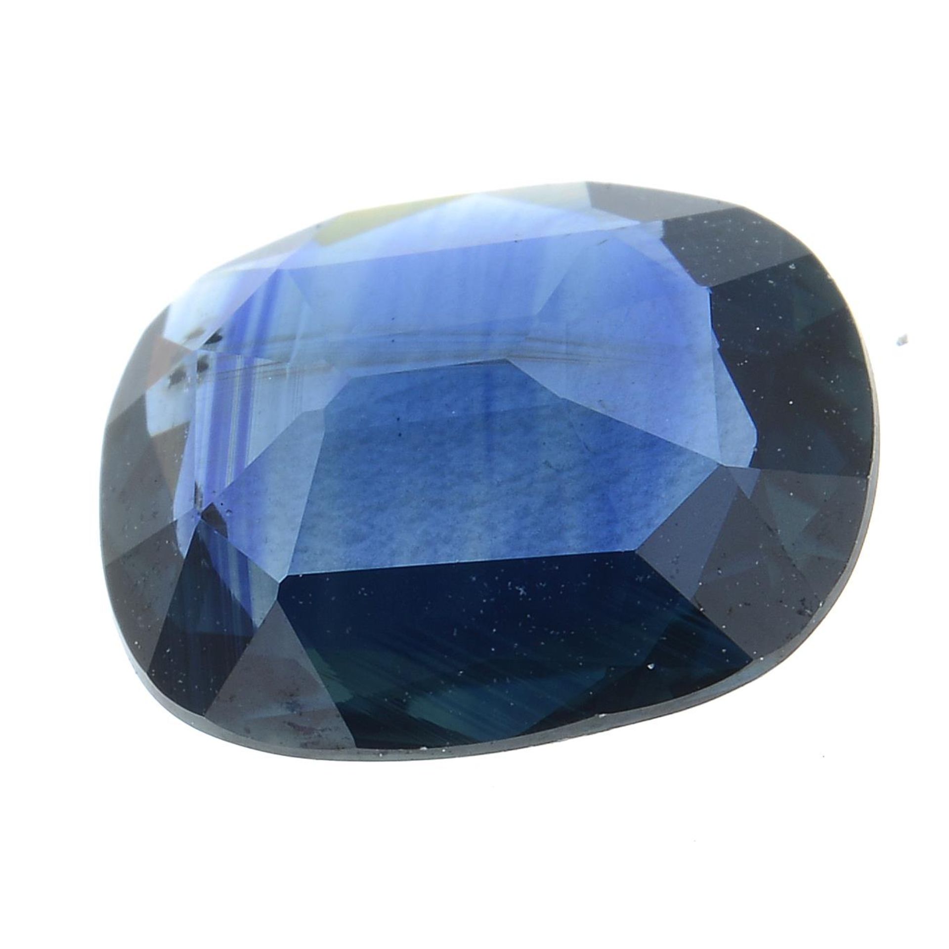 A cushion-shape no heat sapphire. - Bild 2 aus 3