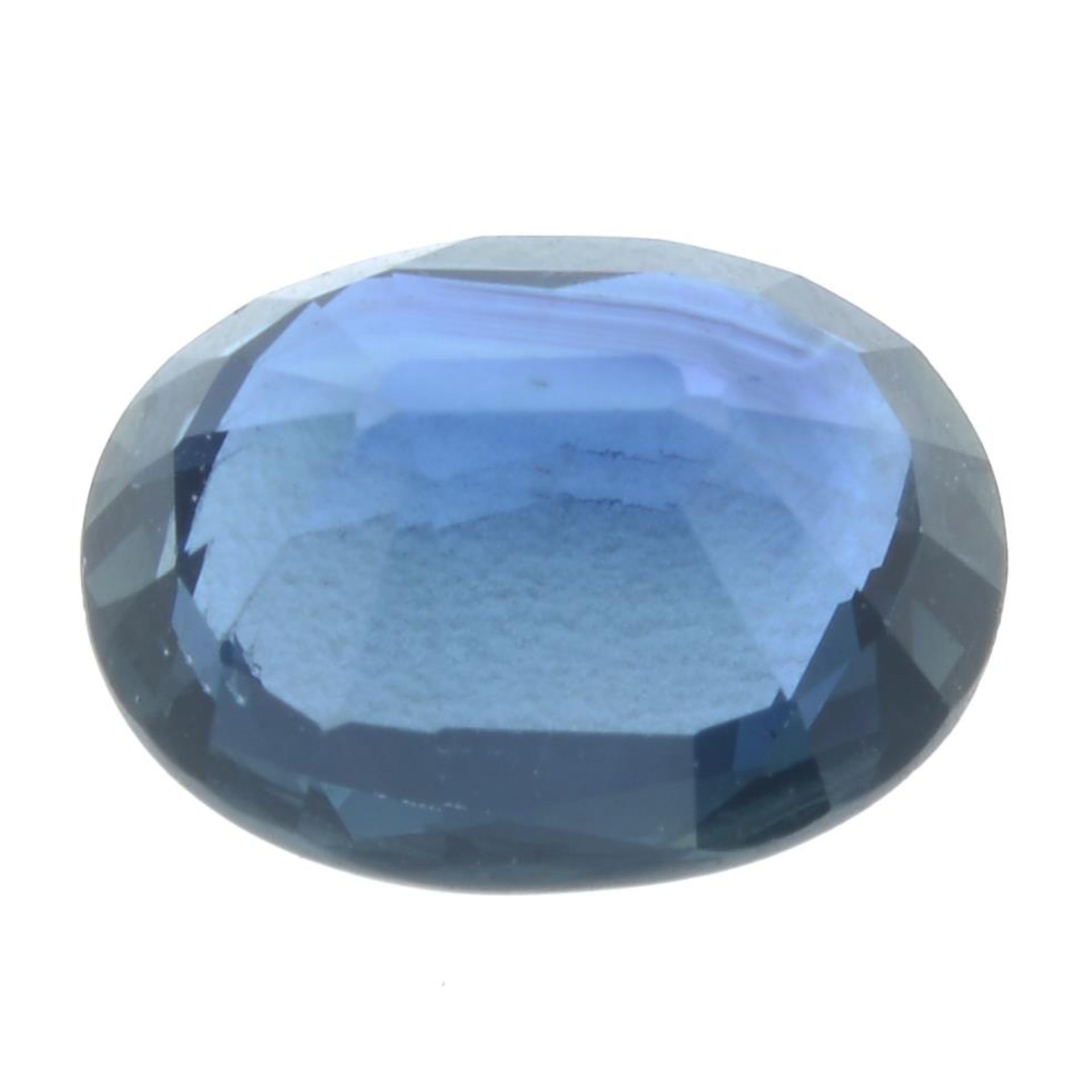 An oval-shape Thai sapphire. - Bild 2 aus 4