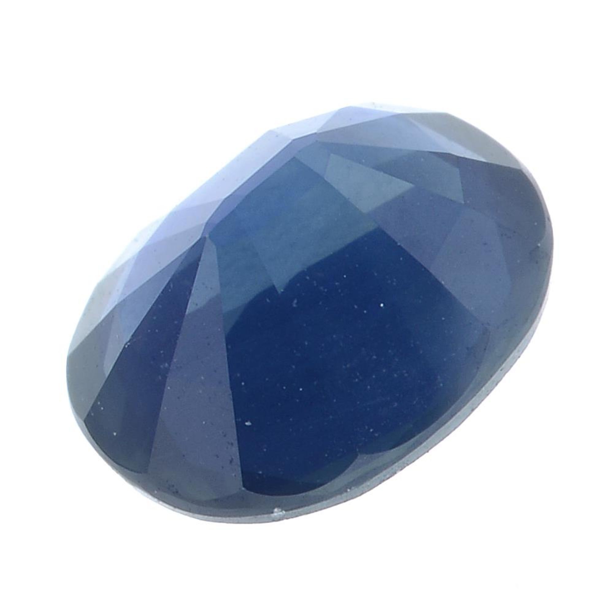 An oval-shape sapphire. - Bild 2 aus 3