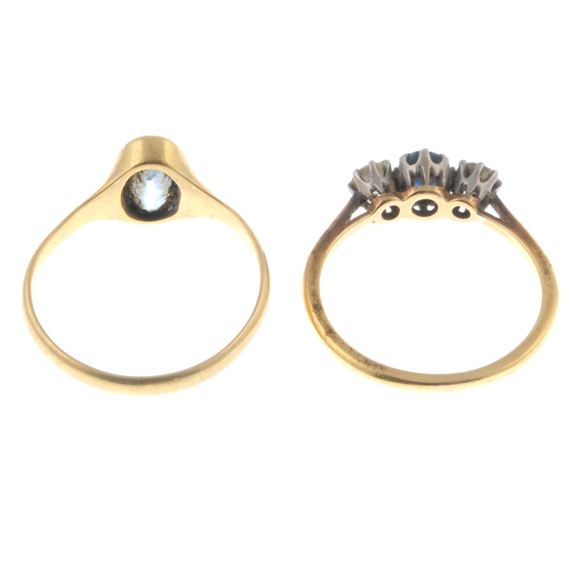 Sapphire and diamond three-stone ring, - Bild 2 aus 3
