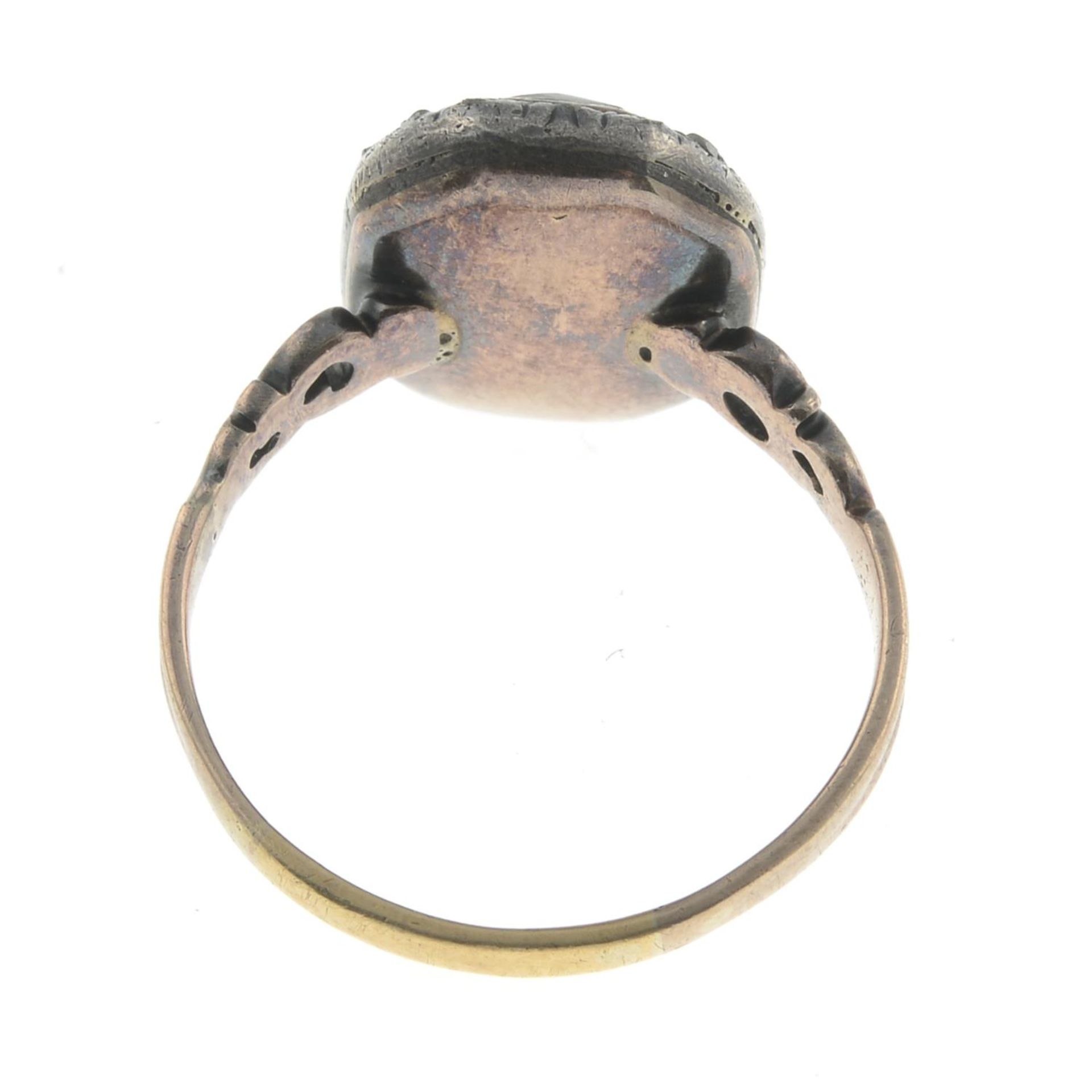 A 19th century purple paste intaglio and rose-cut diamond ring, - Bild 2 aus 2