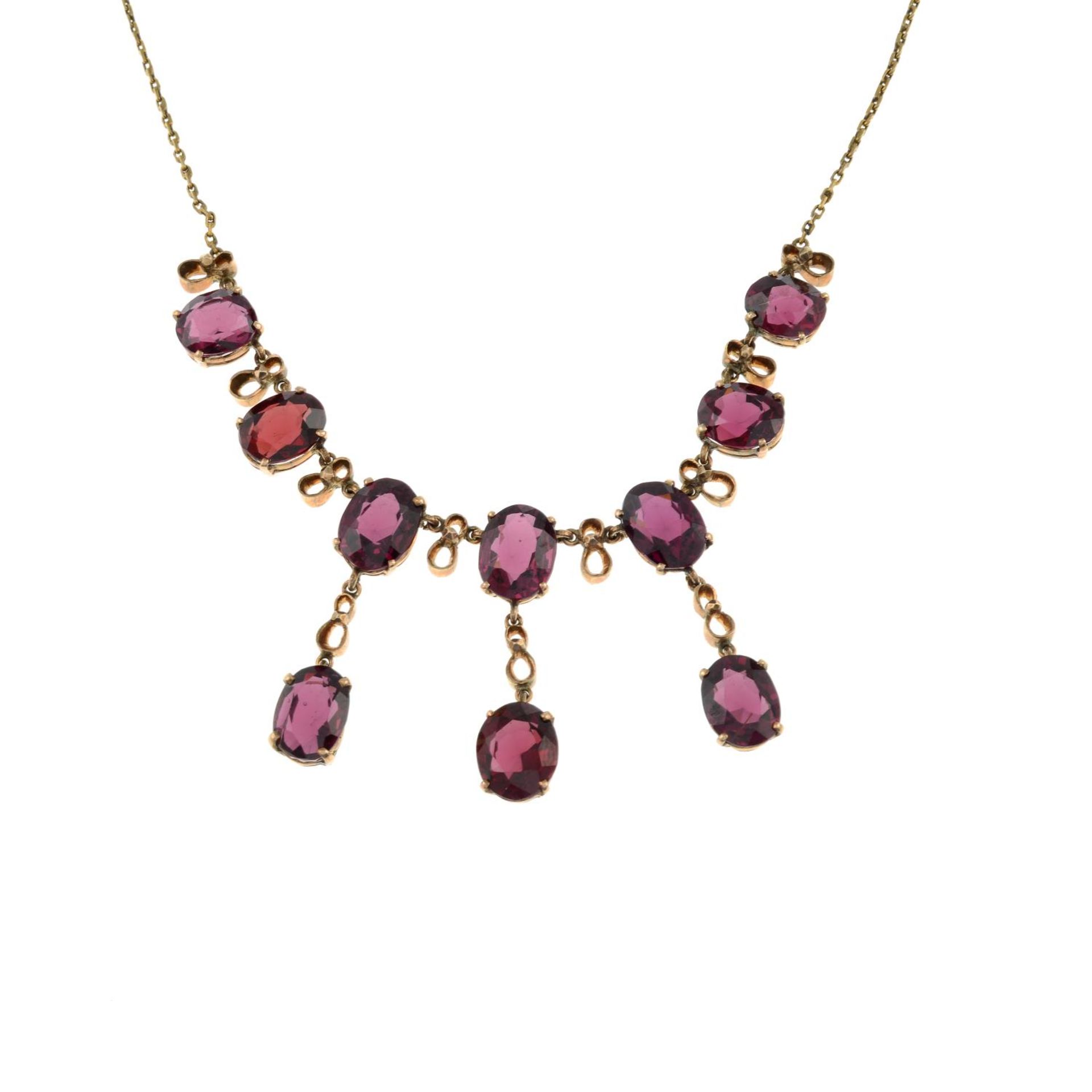 A garnet fringe necklace.Length 51.5cms.