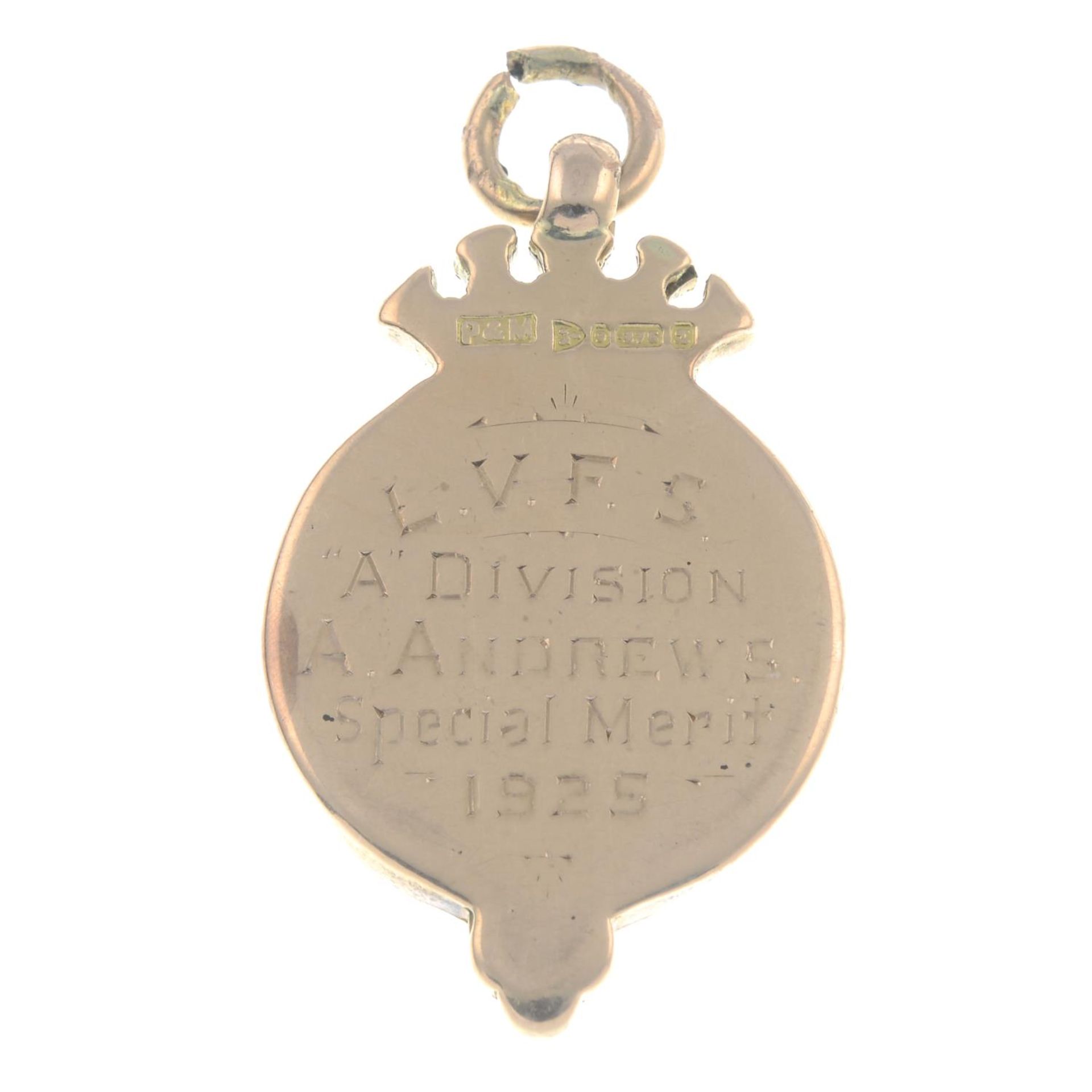 An early 20th century 9ct gold medallion.Hallmarks for Chester, 1925. - Bild 2 aus 2