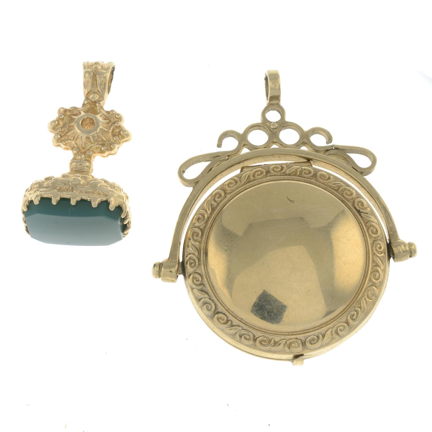 9ct gold chalcedony fob, - Image 2 of 2