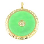A 14ct gold jade bi pendant.