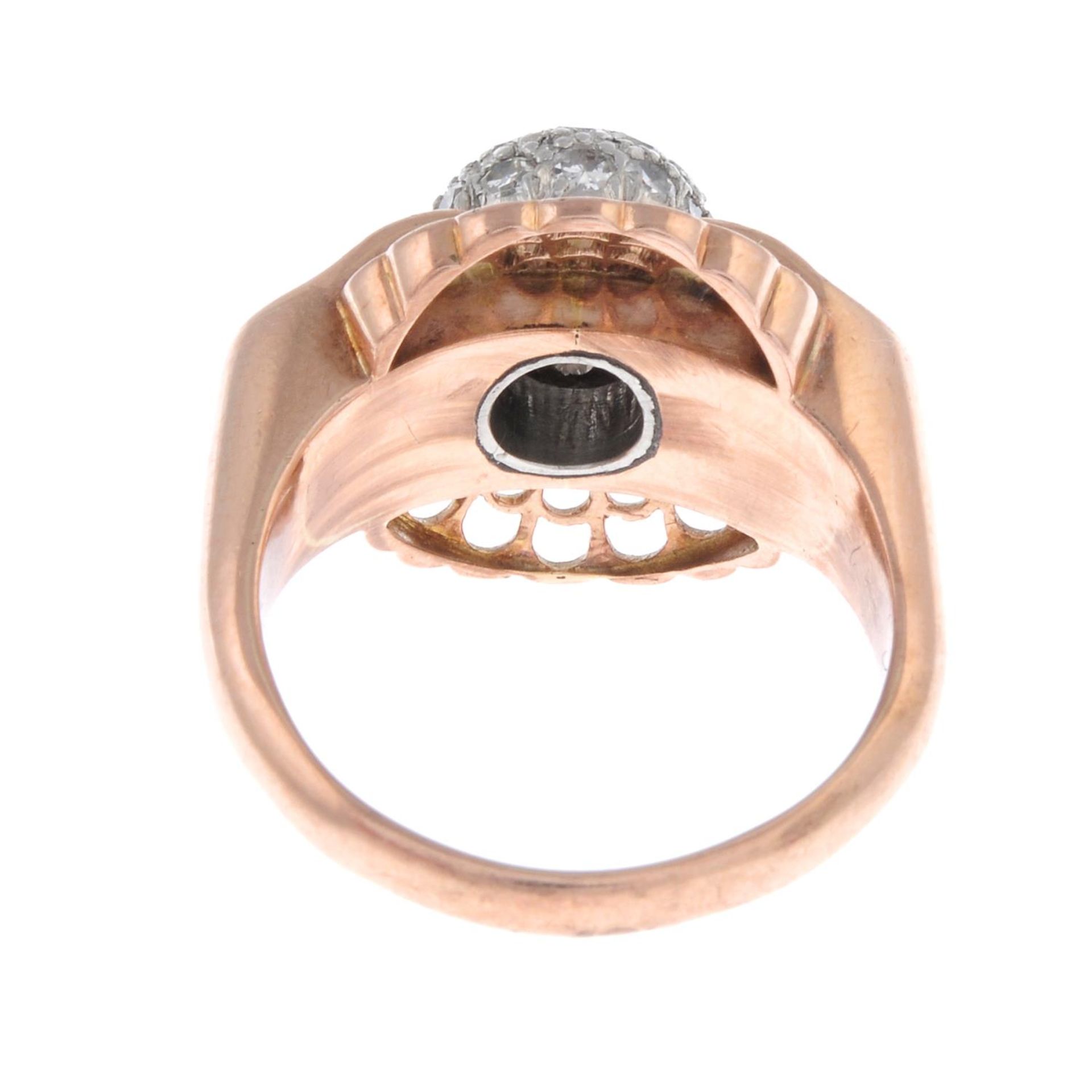 A mid 20th century diamond and sapphire dress ring.Estimated total diamond weight 0.50ct. - Bild 2 aus 3