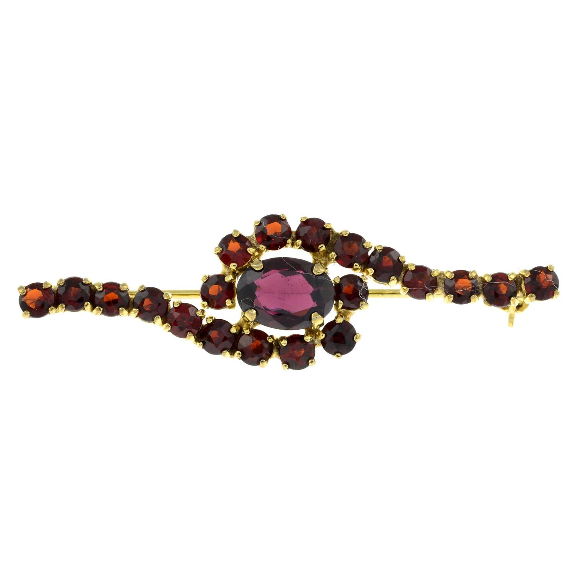 A garnet bar brooch.Stamped 333.Length 4.5cms.