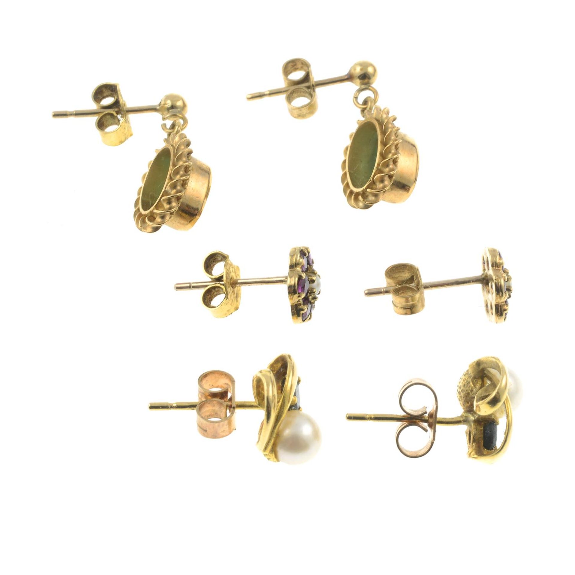 9ct gold emerald drop earrings, hallmarks for 9ct gold, length 1.6cms, 1.5gms. - Bild 2 aus 2
