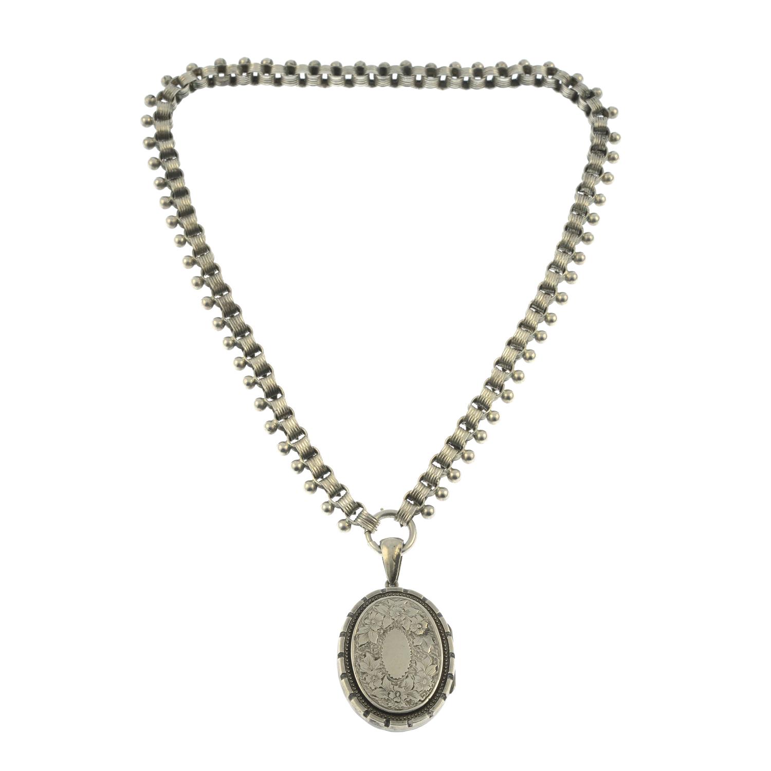 A Victorian collar and locket. - Image 2 of 3