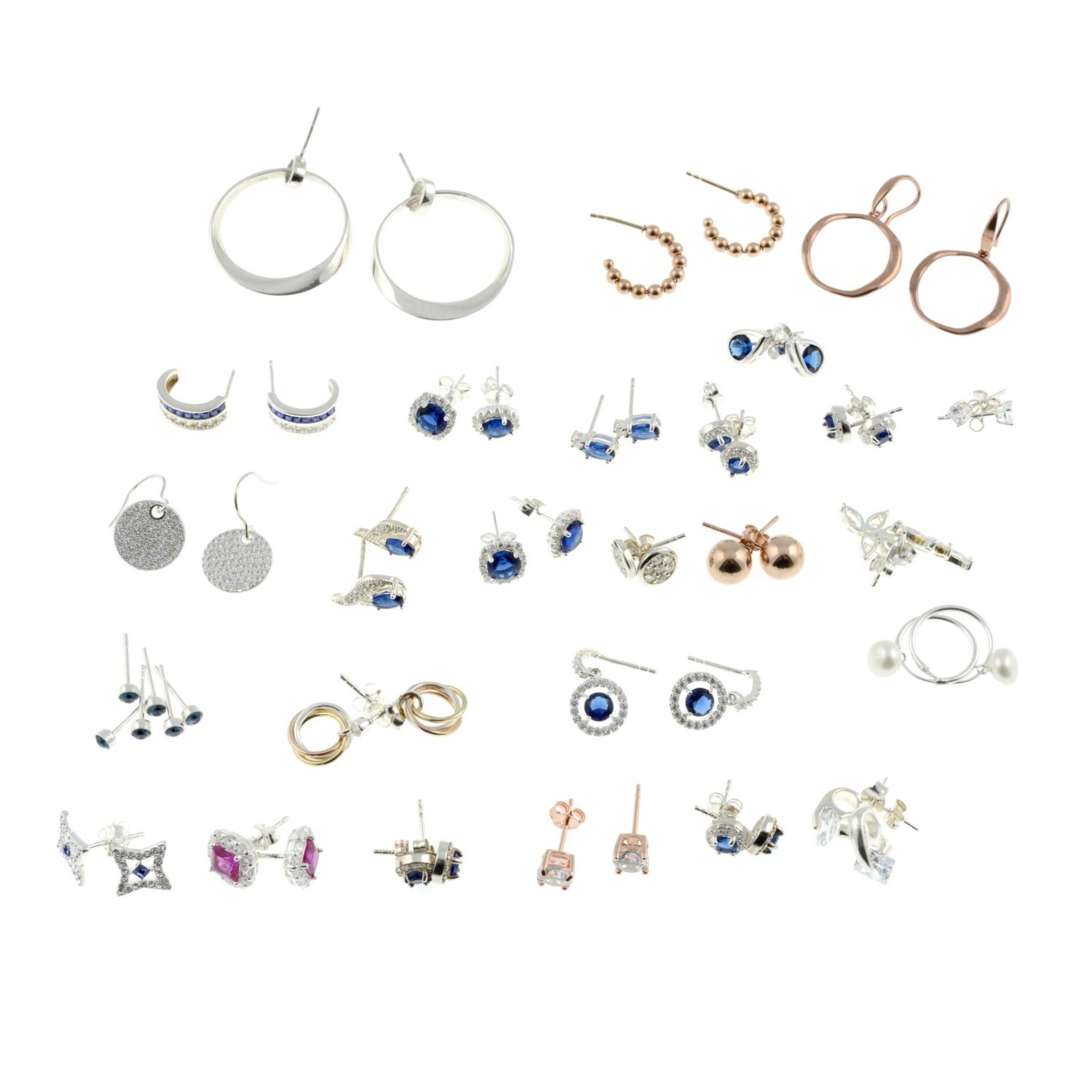 A selection of earrings, - Image 2 of 2