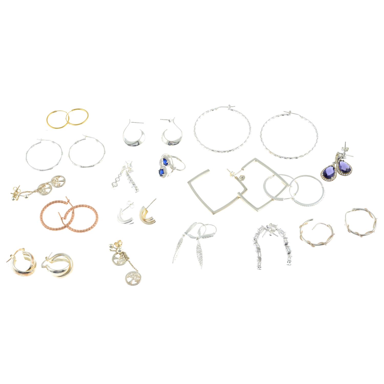 A selection of earrings, - Image 2 of 2