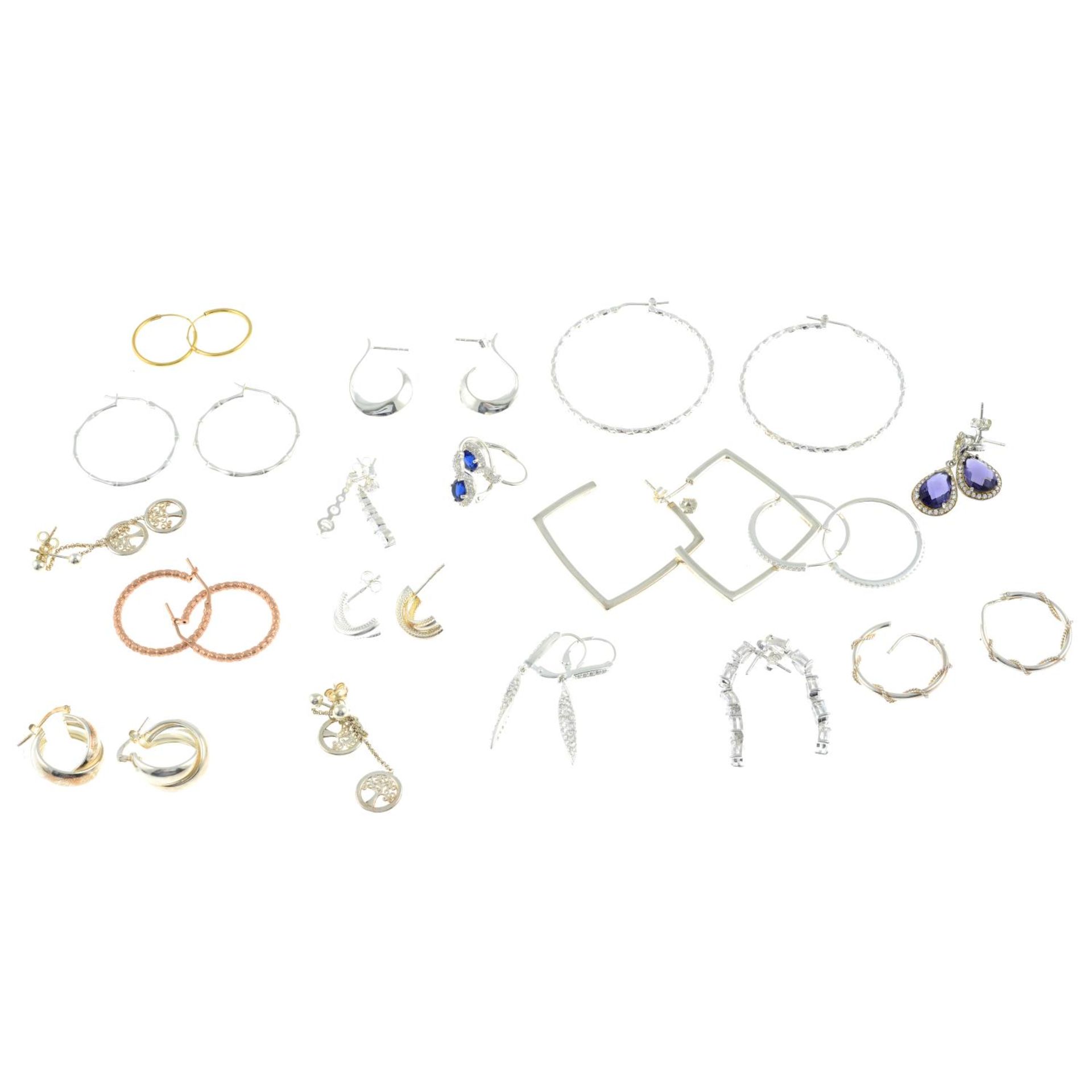 A selection of earrings, - Image 2 of 2