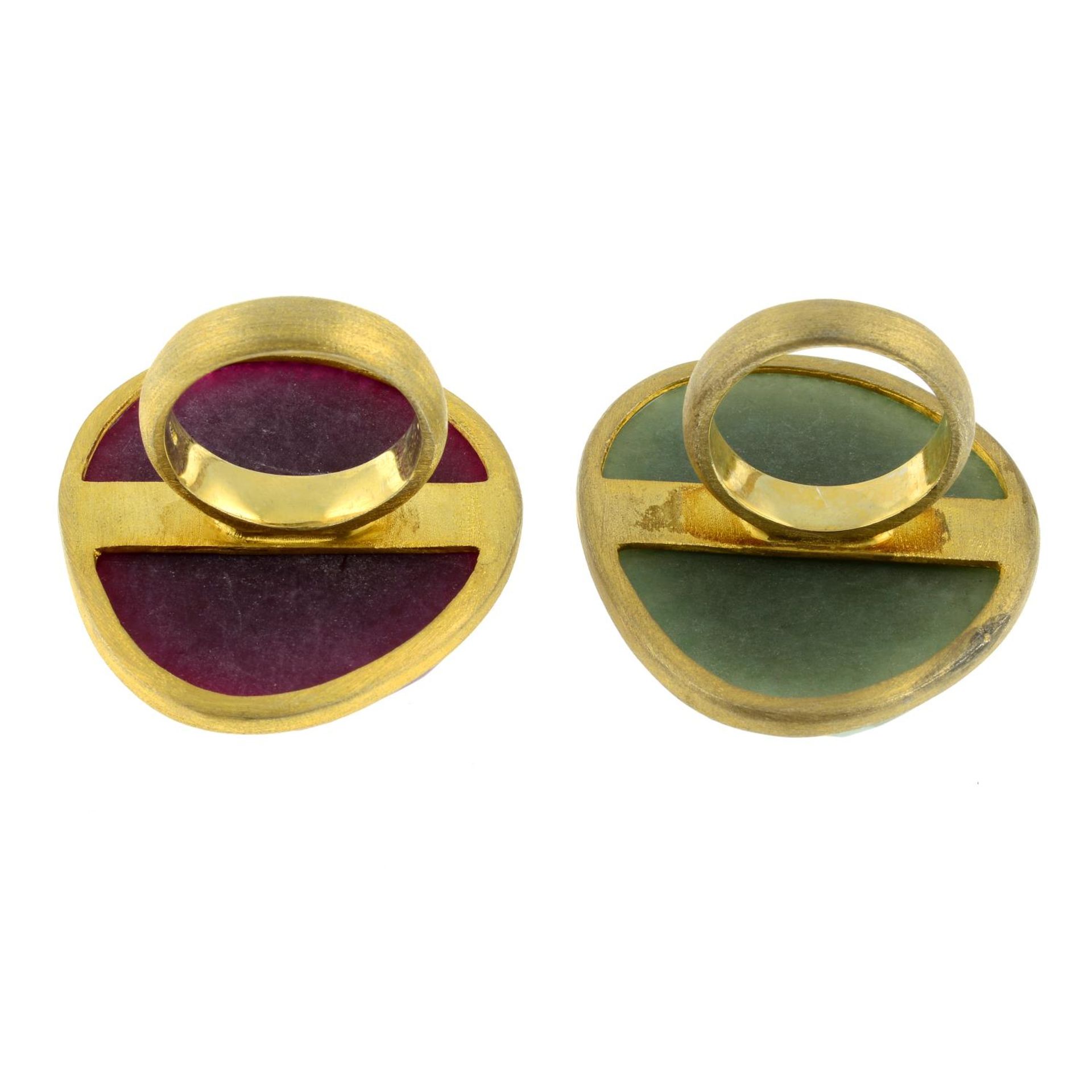 A selection of two faceted agate rings and two pairs of ruby and sapphire stud earrings, - Image 2 of 3