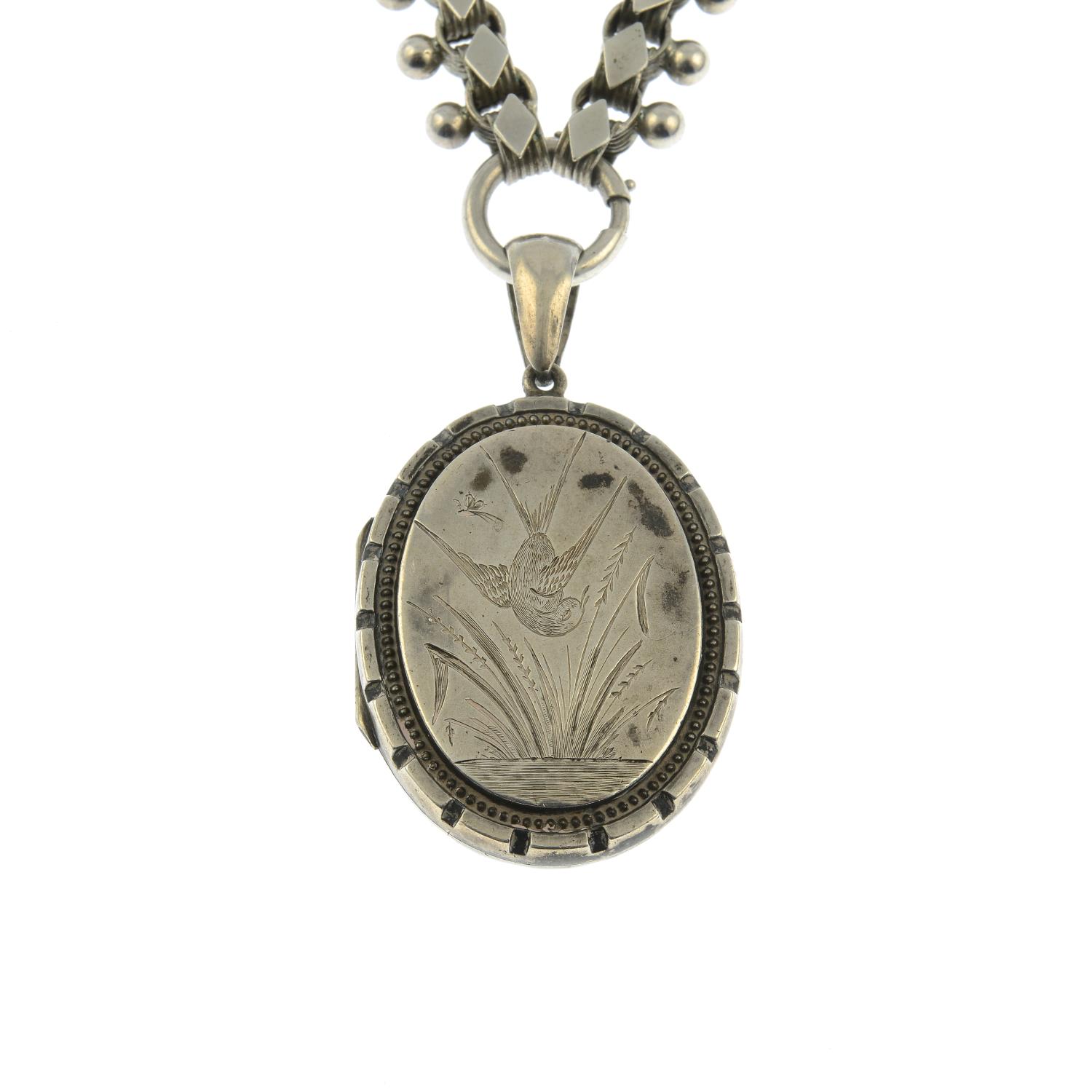 A Victorian collar and locket. - Image 3 of 3