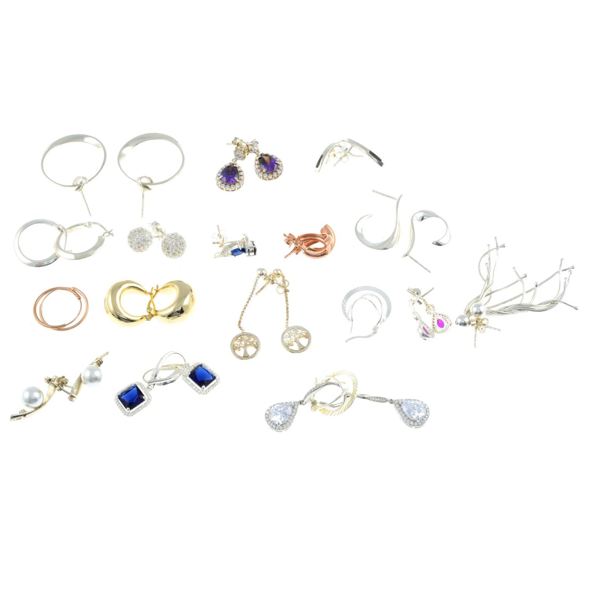 A selection of earrings, - Image 2 of 2