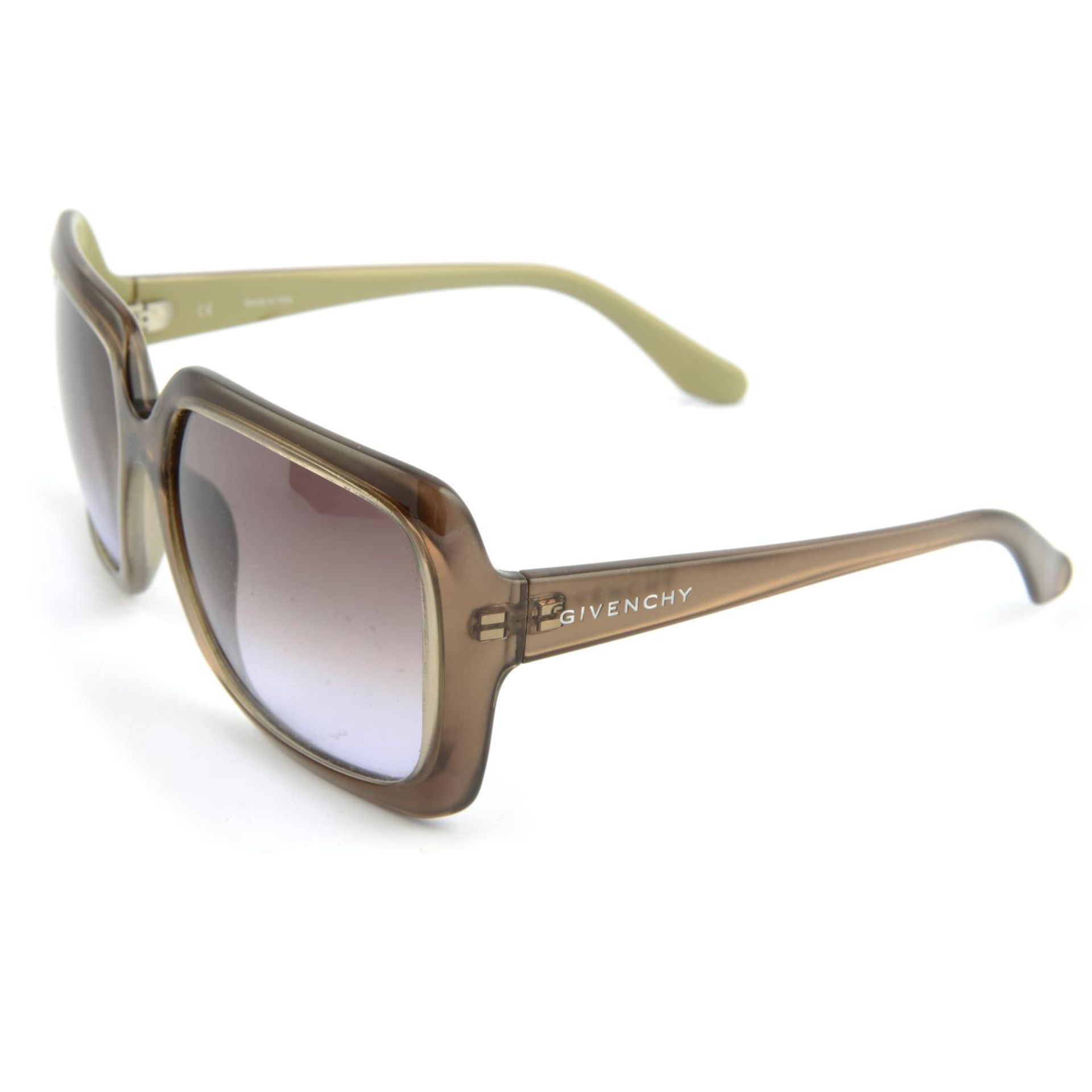 GIVENCHY - a pair of sunglasses. - Bild 3 aus 4