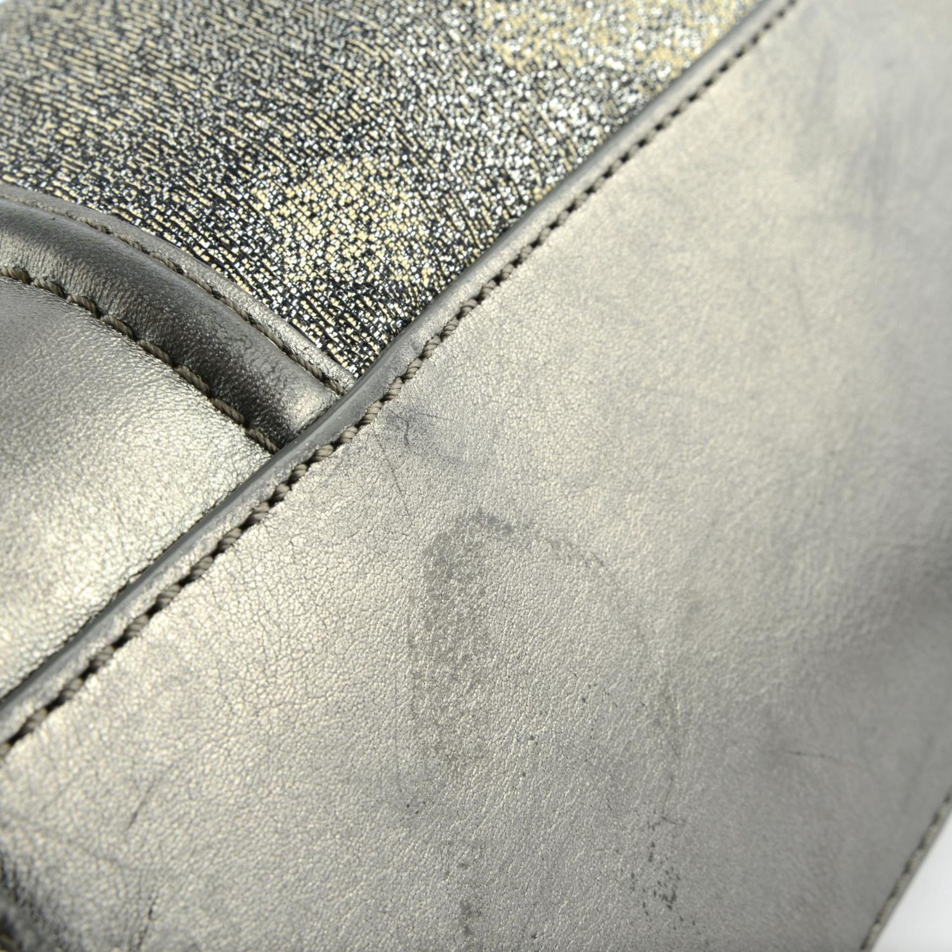 BURBERRY - a metallic canvas handbag. - Bild 5 aus 6