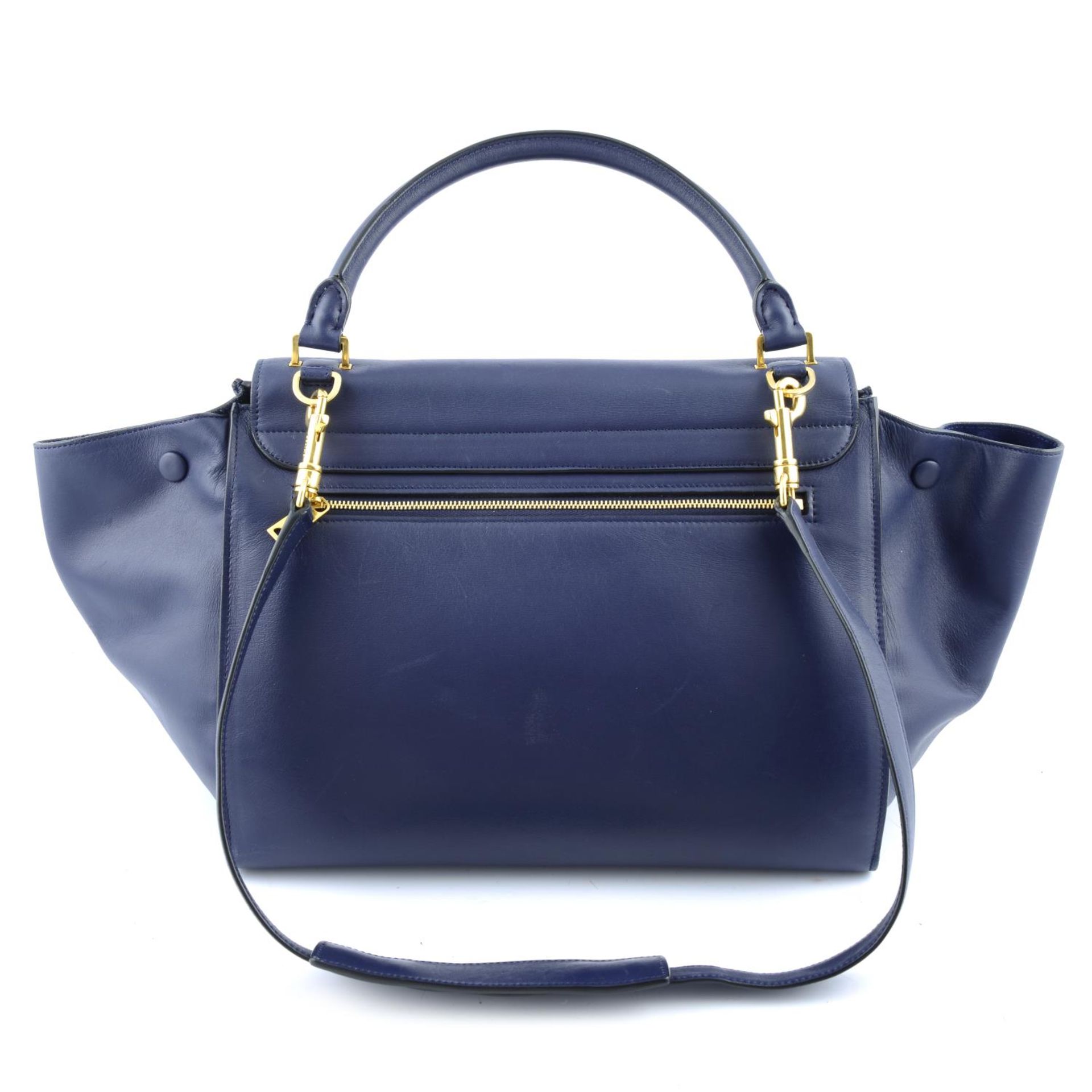 CÉLINE - a blue leather Trapeze handbag. - Bild 2 aus 4