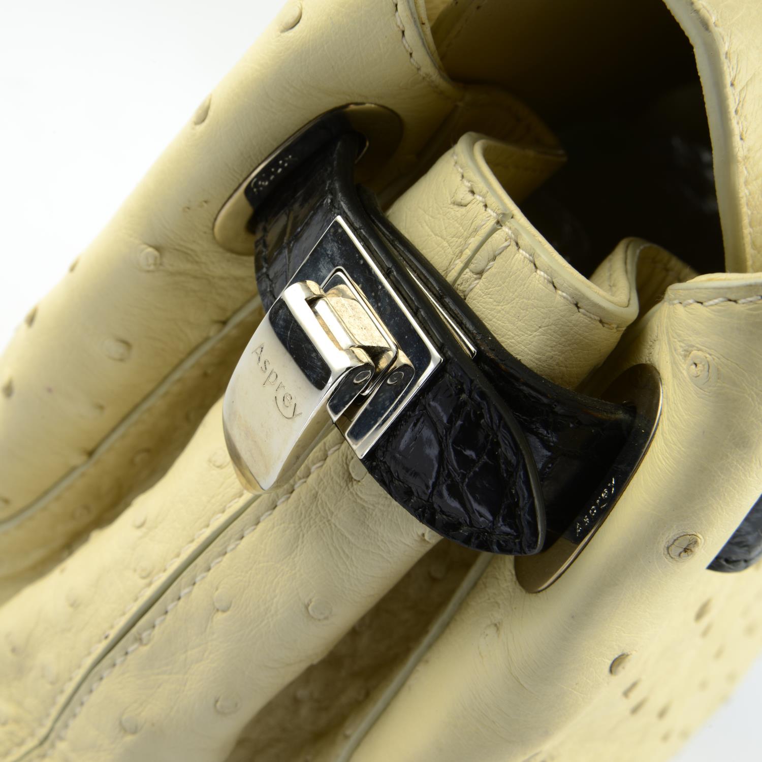 ASPREY - an ostrich Darcy Belgravia handbag. - Image 6 of 7