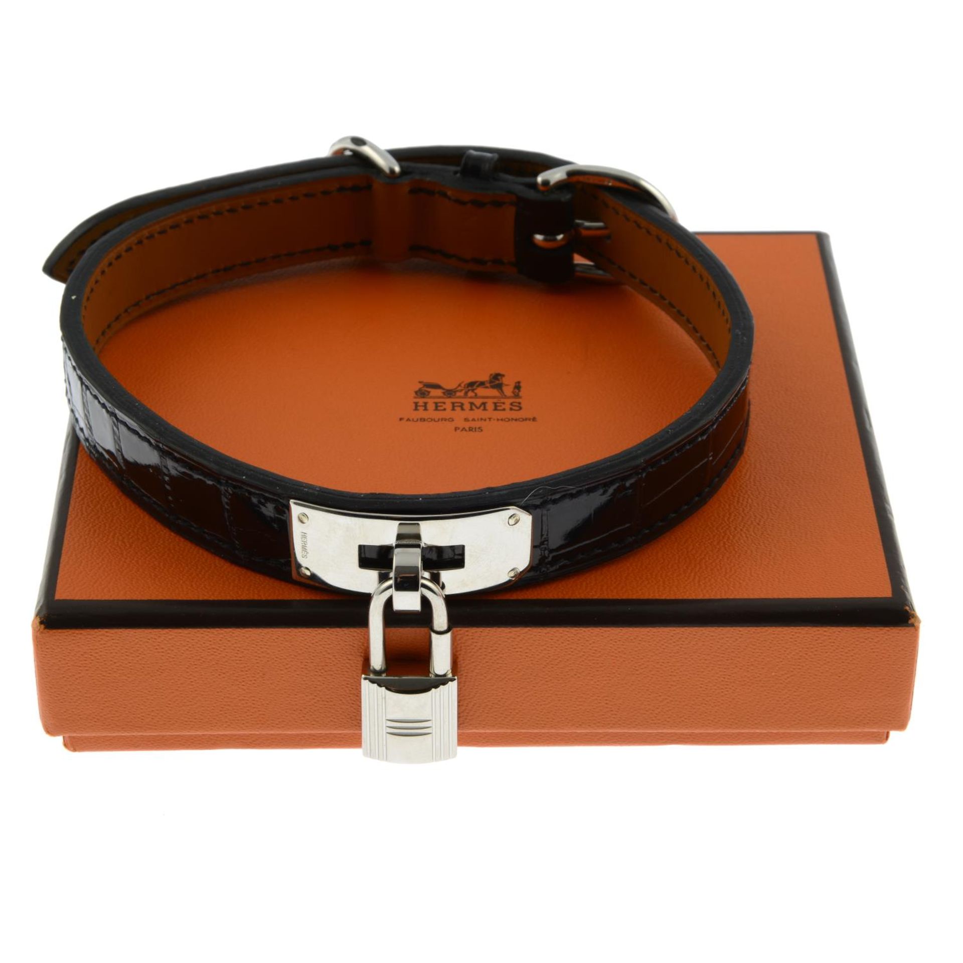 HERMÈS - a Porosus Crocodile Kelly Lock pet collar. - Image 3 of 4