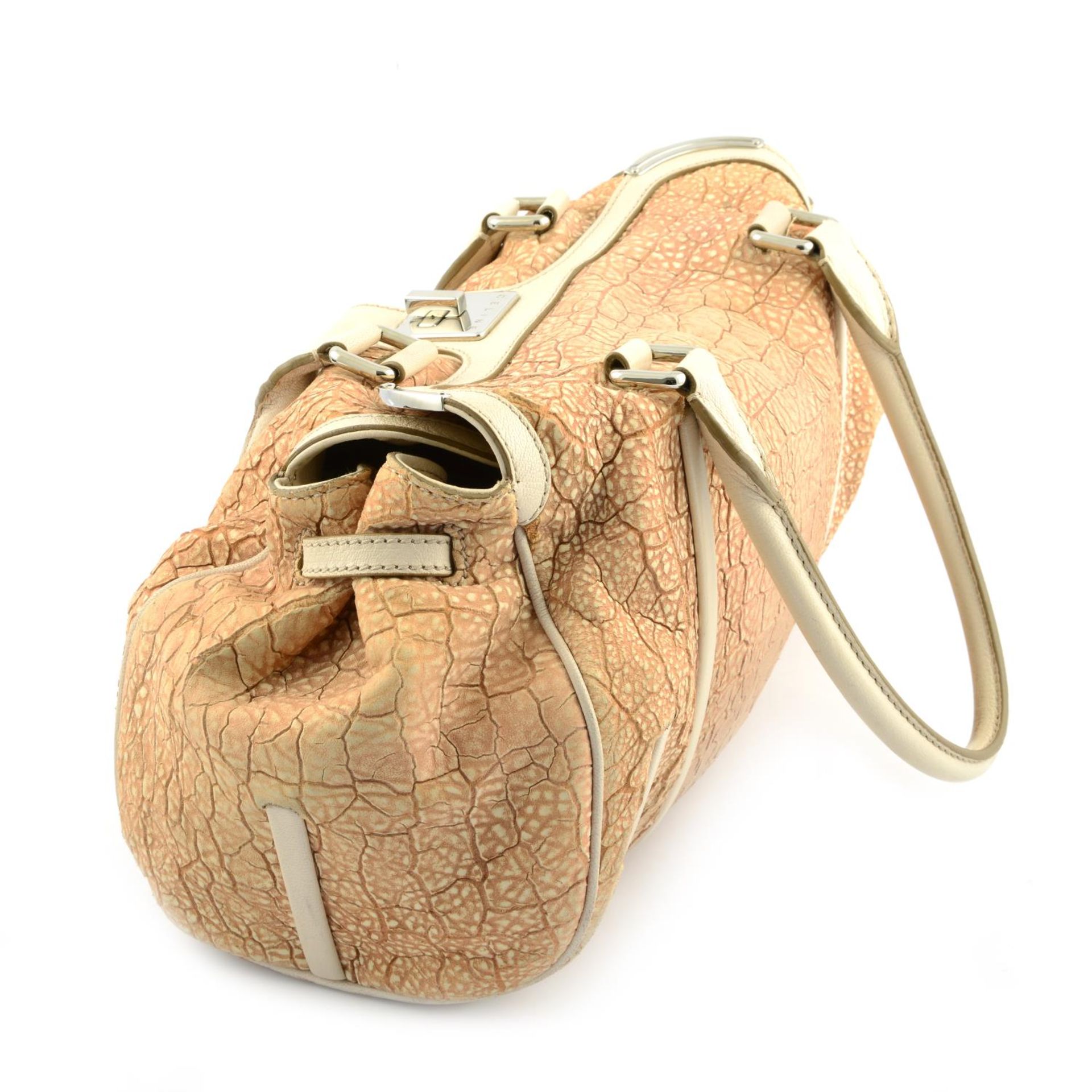 CÉLINE - a textured leather handbag. - Bild 3 aus 9